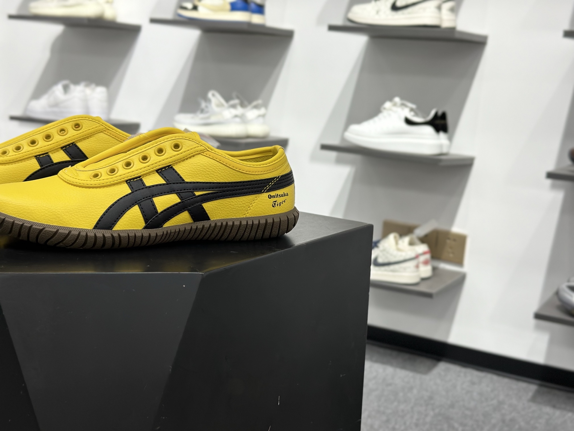 Onitsuka tiger TSUNAHIKI SLIP-ON鬼冢虎百搭舒适耐磨低帮个性休闲鞋 1183C529-750