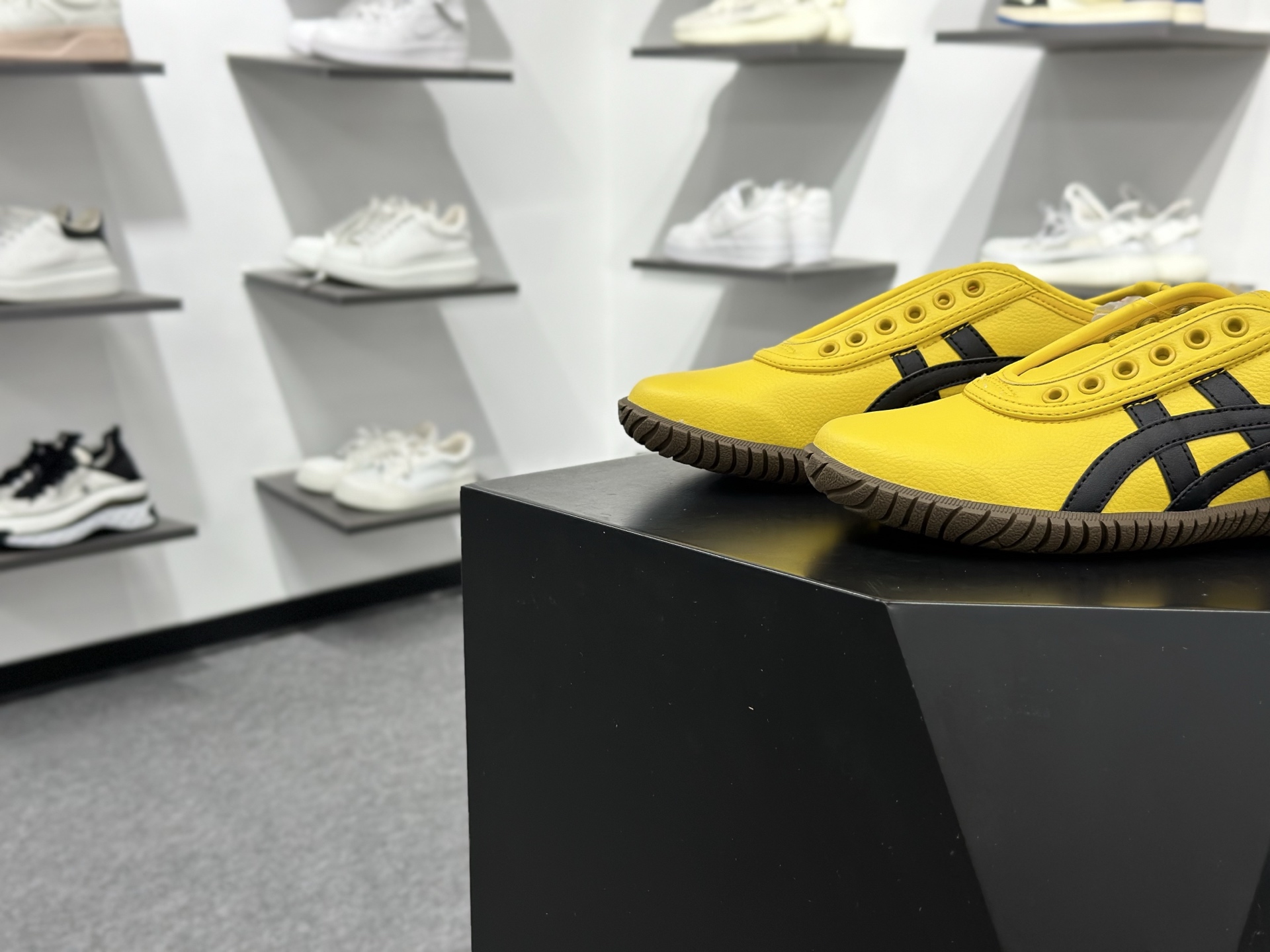 Onitsuka tiger TSUNAHIKI SLIP-ON鬼冢虎百搭舒适耐磨低帮个性休闲鞋 1183C529-750