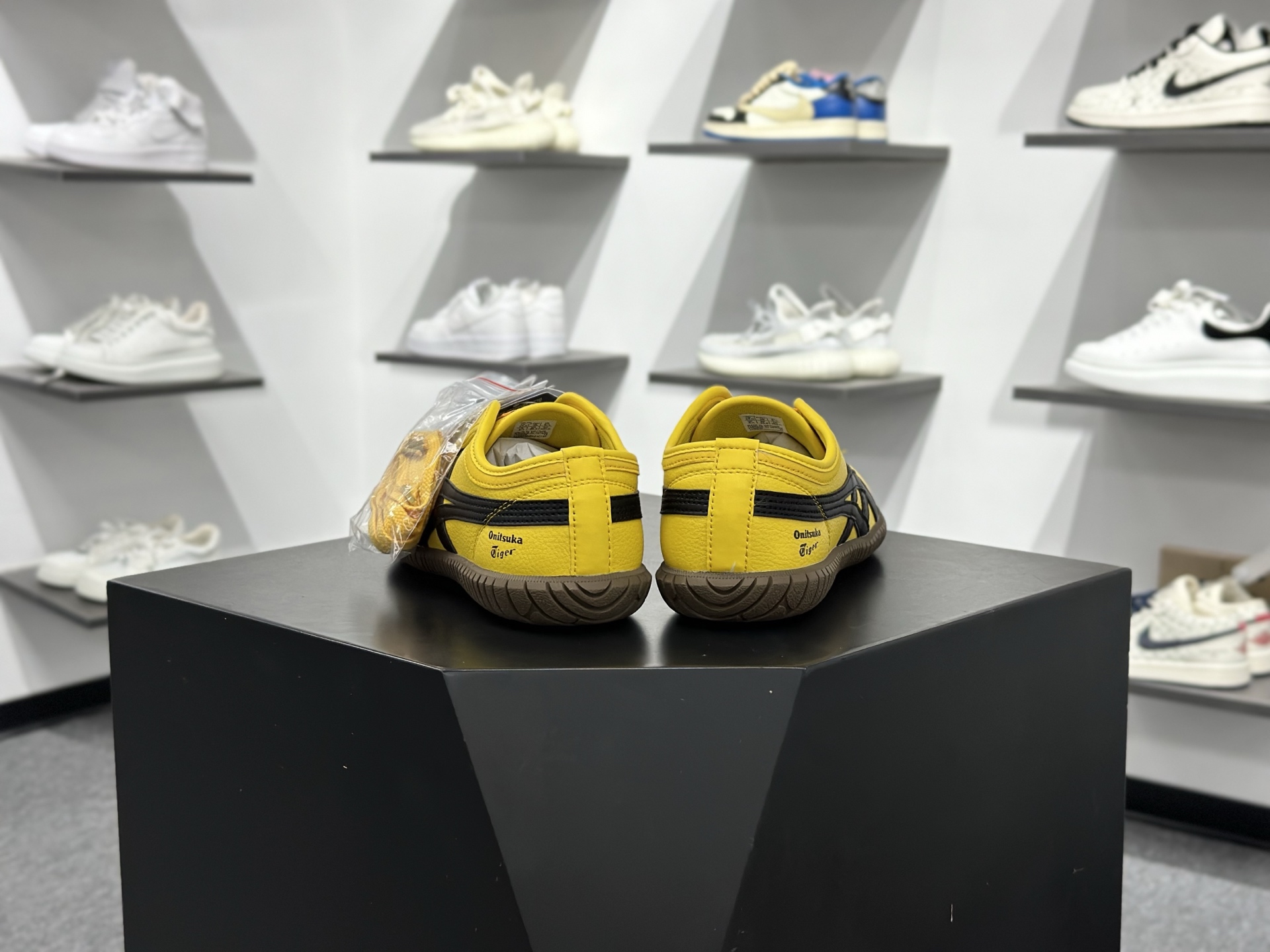 Onitsuka tiger TSUNAHIKI SLIP-ON鬼冢虎百搭舒适耐磨低帮个性休闲鞋 1183C529-750