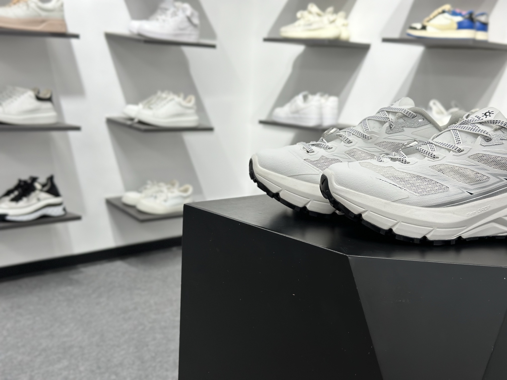 全球三大全系攀登品牌/凯乐石Kailas Fuga C4 系列低帮登山越野户外缓震休闲运动慢跑鞋