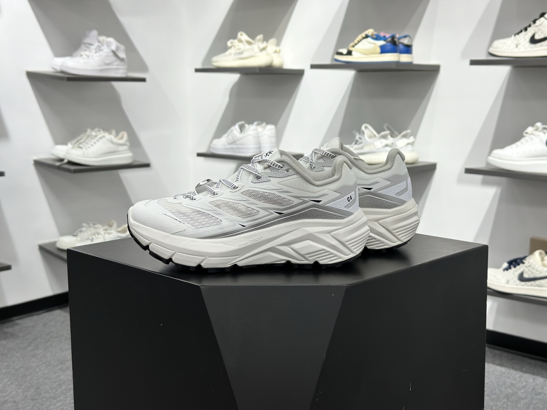 全球三大全系攀登品牌/凯乐石Kailas Fuga C4 系列低帮登山越野户外缓震休闲运动慢跑鞋