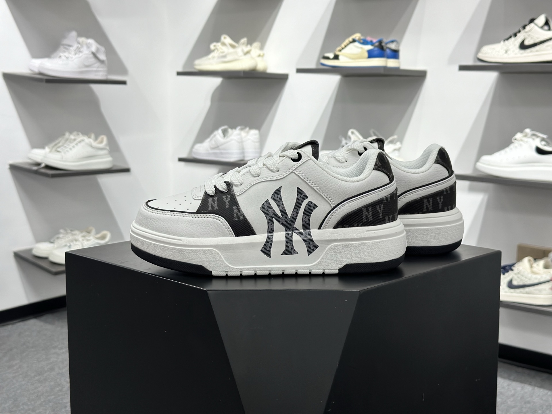 180 MLB CHUNKY LINER POCKET MONOGRAM人气单品学长鞋系列低帮老爹风轻量增高厚底百搭休闲运动慢跑鞋 3ASXM056N(GP001)