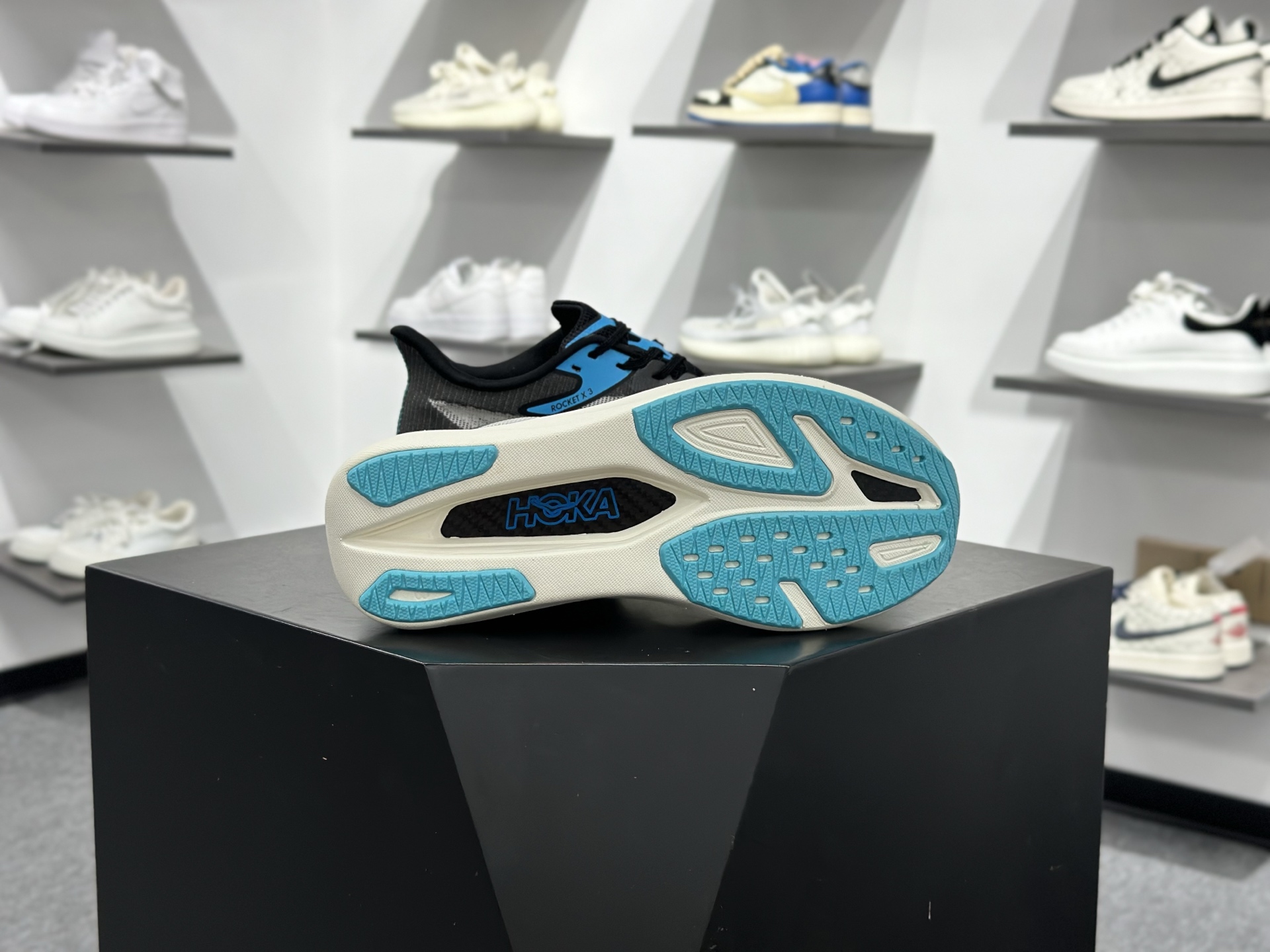 220 HOKA ONE ONE Rocket X 3 低帮专业越野跑步鞋-Chinese UA Cheap High Quatity Brand Clothes Bags handbags Sneakers wholesale wholesaler seller from China Factory suppliers Fashion Clothing Shoes best Quality Beautiful Price 220 HOKA ONE ONE Rocket X 3 低帮专业越野跑步鞋