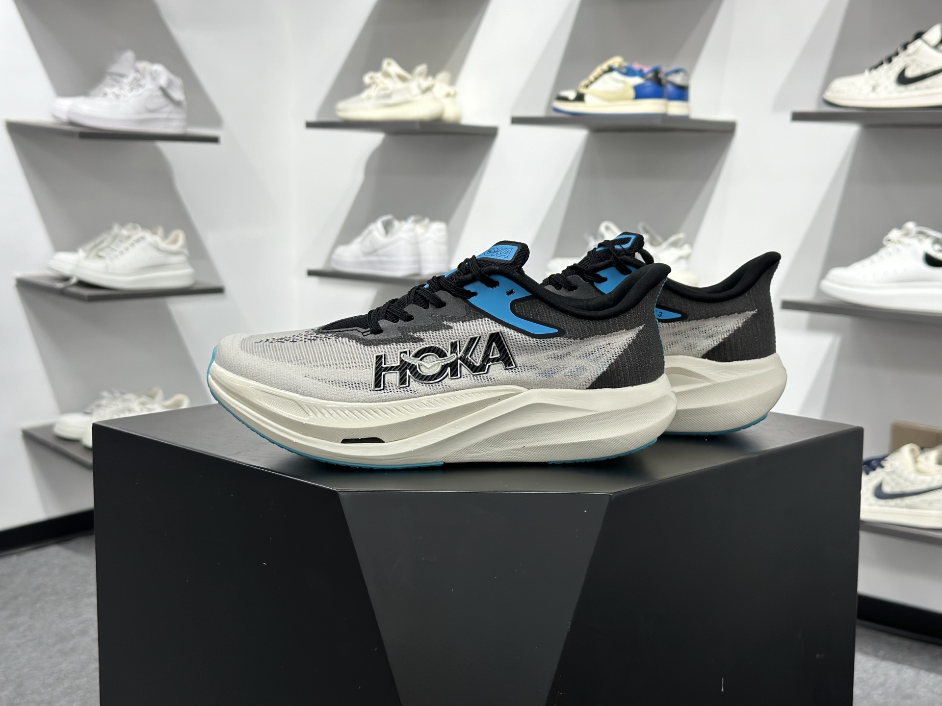 220 HOKA ONE ONE Rocket X 3 低帮专业越野跑步鞋-Chinese UA Cheap High Quatity Brand Clothes Bags handbags Sneakers wholesale wholesaler seller from China Factory suppliers Fashion Clothing Shoes best Quality Beautiful Price 220 HOKA ONE ONE Rocket X 3 低帮专业越野跑步鞋