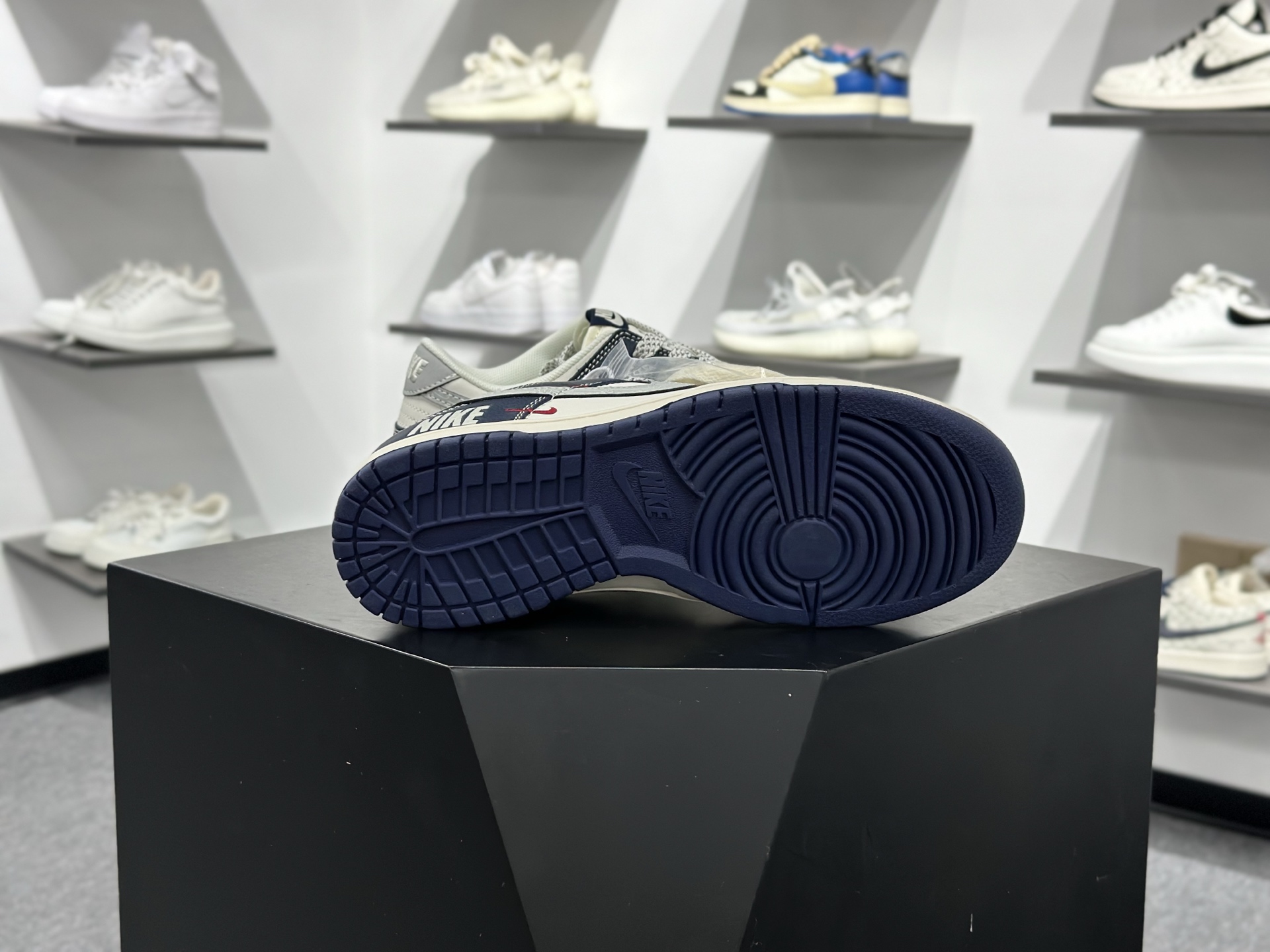 260 Air Jordan 1 Low AJ1 乔1 巴宝莉联名 高端定制 倒钩低帮复古篮球鞋 HS1239-008