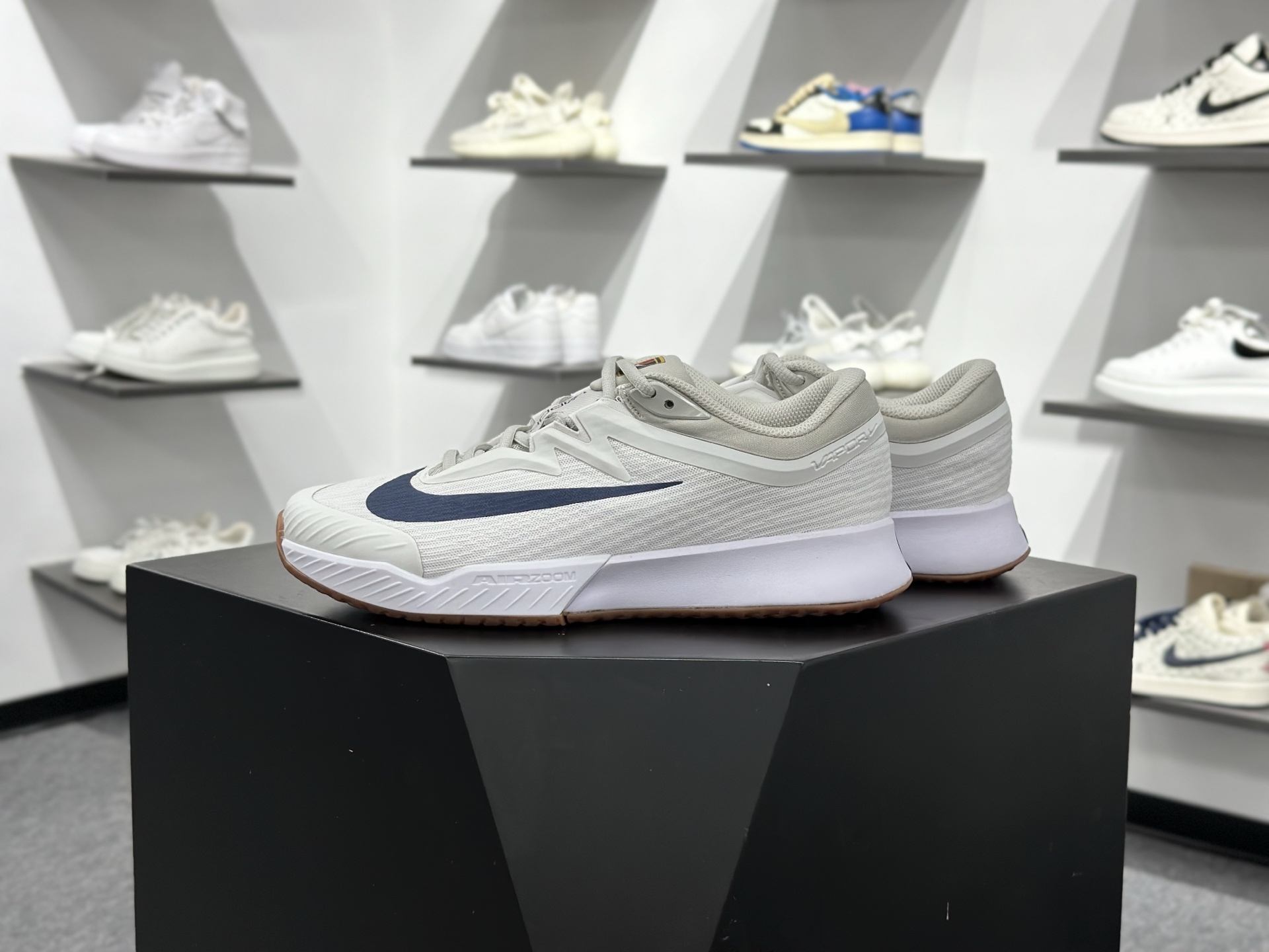 200 Nike Vapor Pro 3 减震防滑透气 低帮网球鞋 中底泡棉记忆回弹 鞋身独特排水槽设计 FZ2161-100