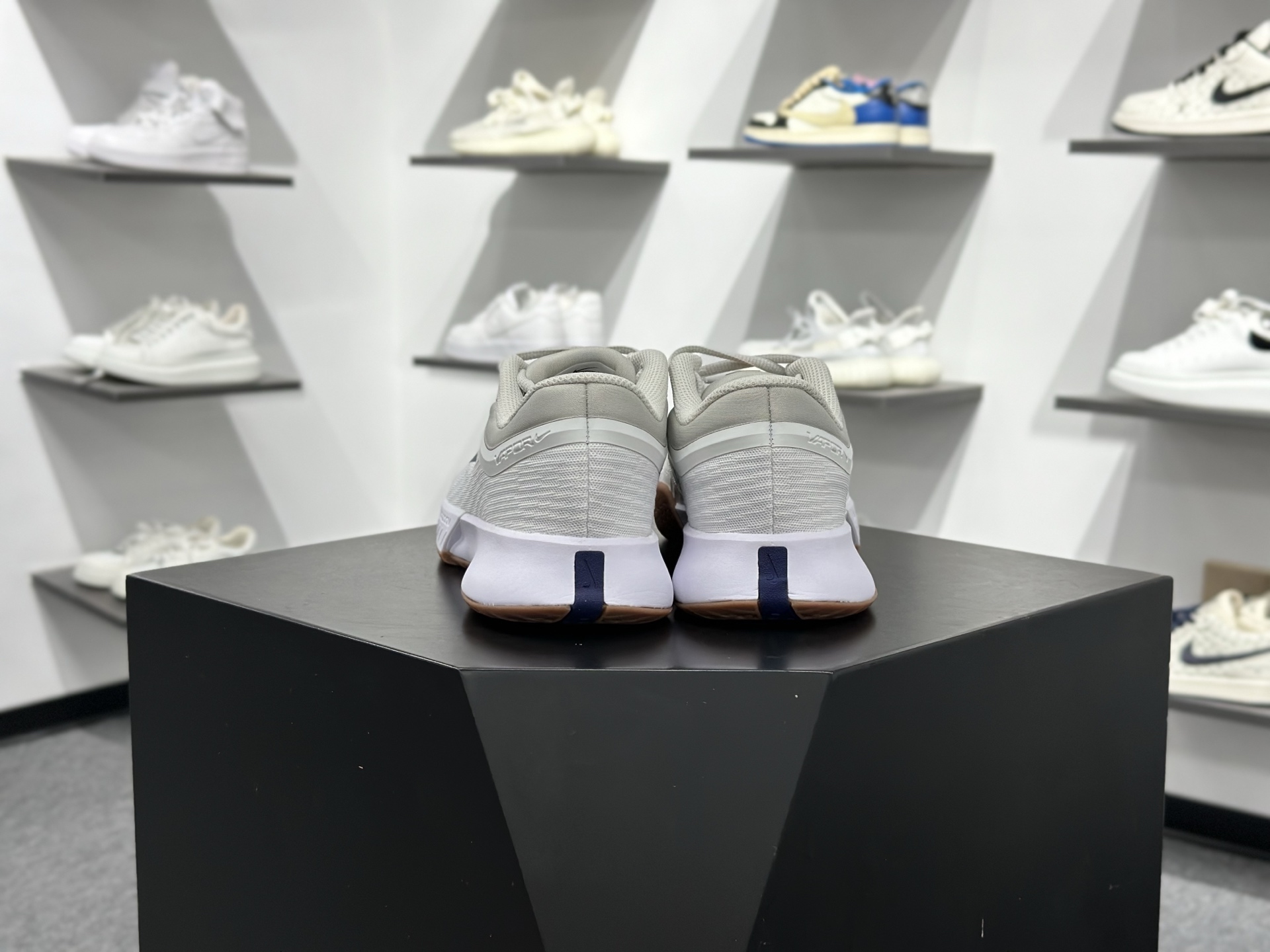 200 Nike Vapor Pro 3 减震防滑透气 低帮网球鞋 中底泡棉记忆回弹 鞋身独特排水槽设计 FZ2161-100