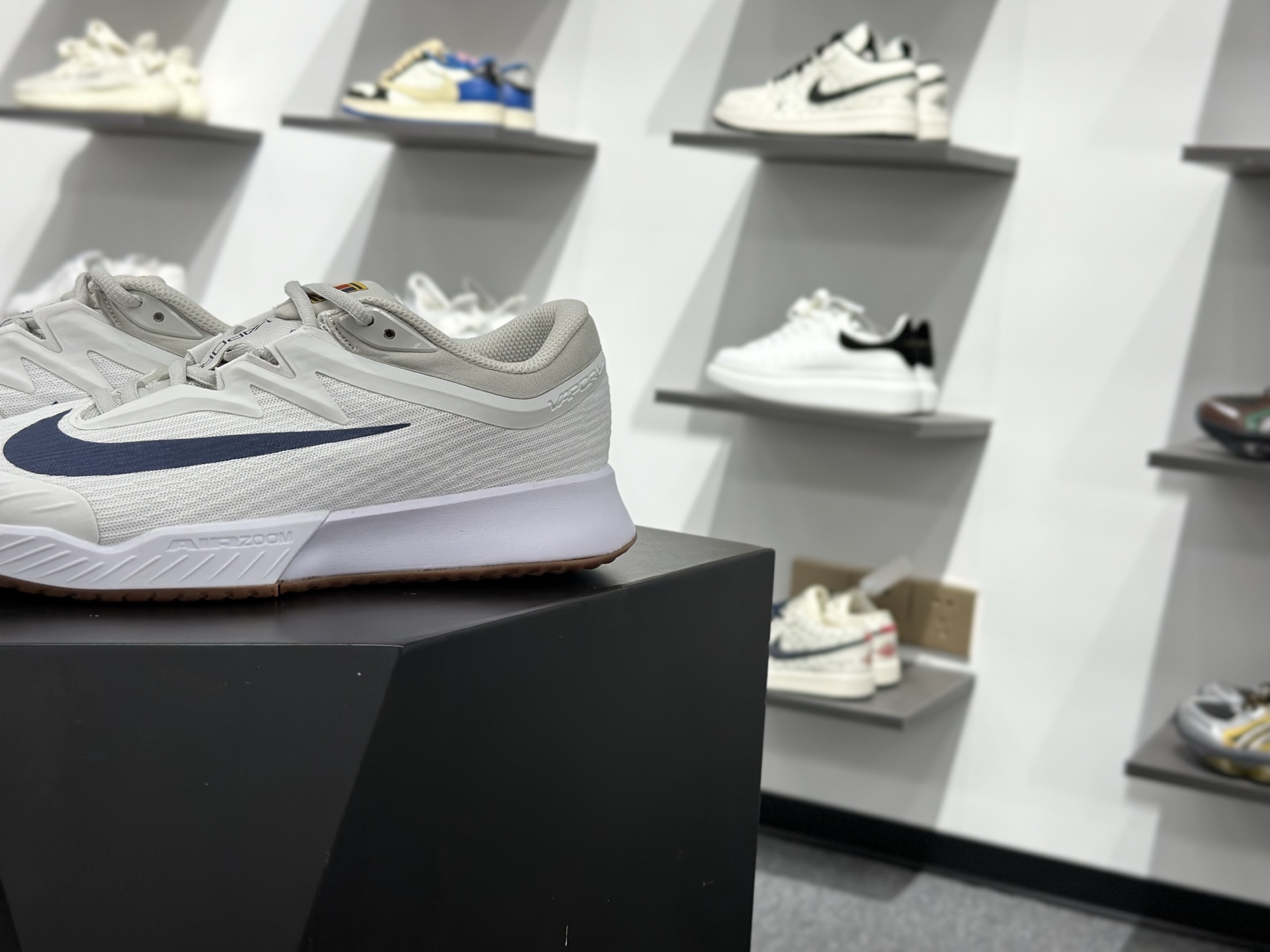 200 Nike Vapor Pro 3 减震防滑透气 低帮网球鞋 中底泡棉记忆回弹 鞋身独特排水槽设计 FZ2161-100