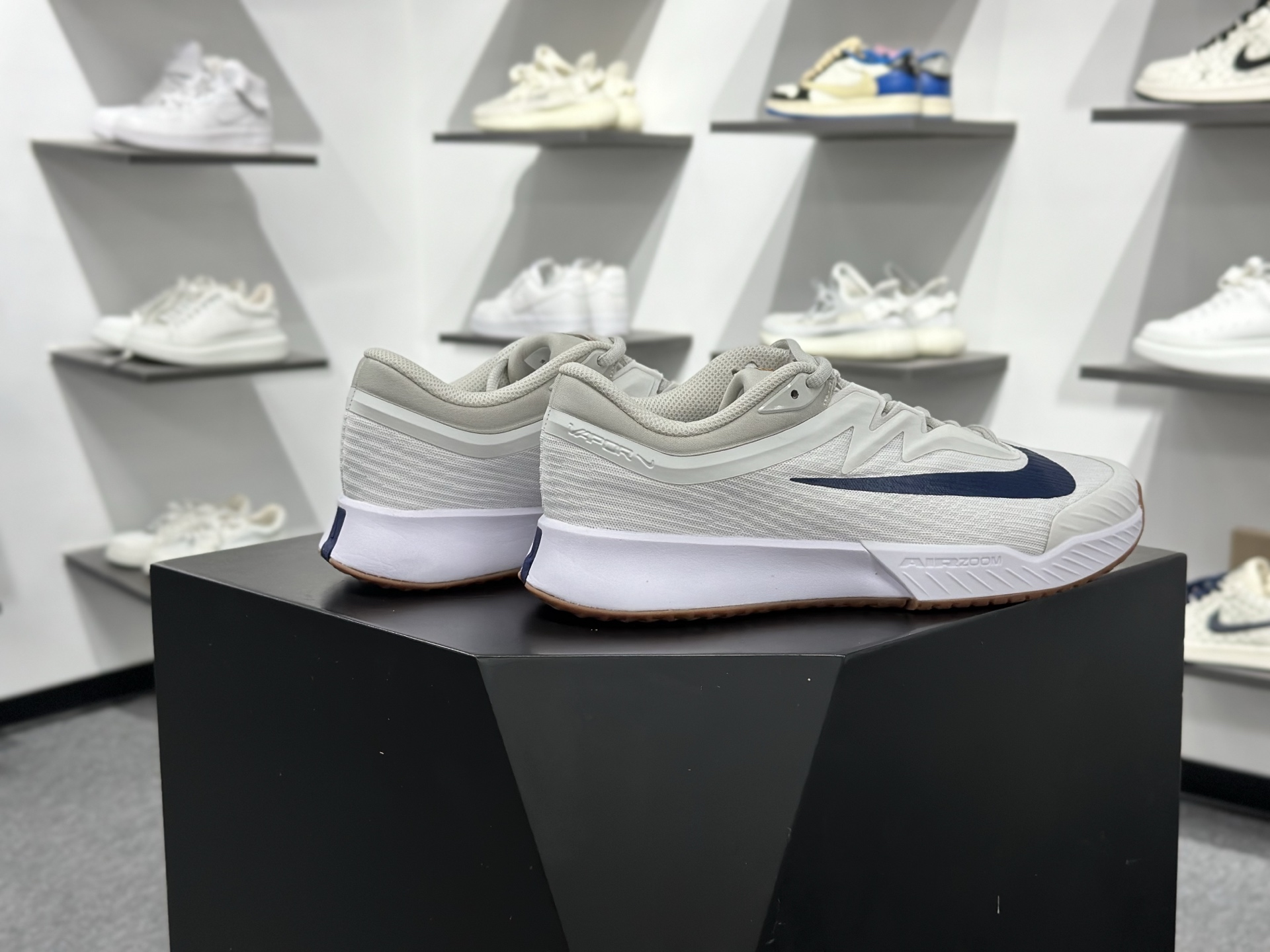 200 Nike Vapor Pro 3 减震防滑透气 低帮网球鞋 中底泡棉记忆回弹 鞋身独特排水槽设计 FZ2161-100