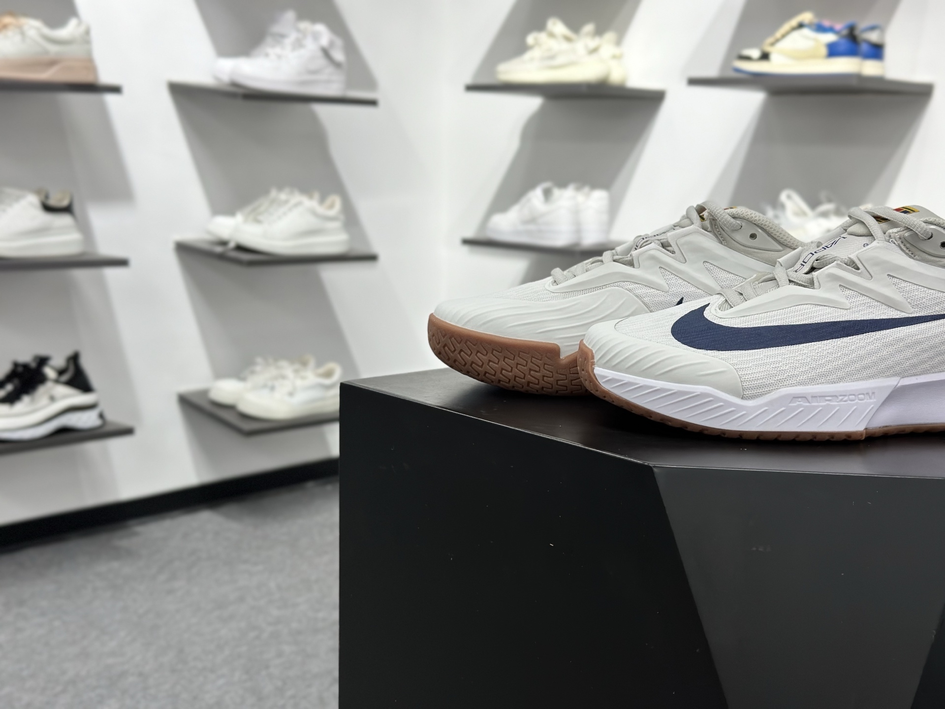 200 Nike Vapor Pro 3 减震防滑透气 低帮网球鞋 中底泡棉记忆回弹 鞋身独特排水槽设计 FZ2161-100