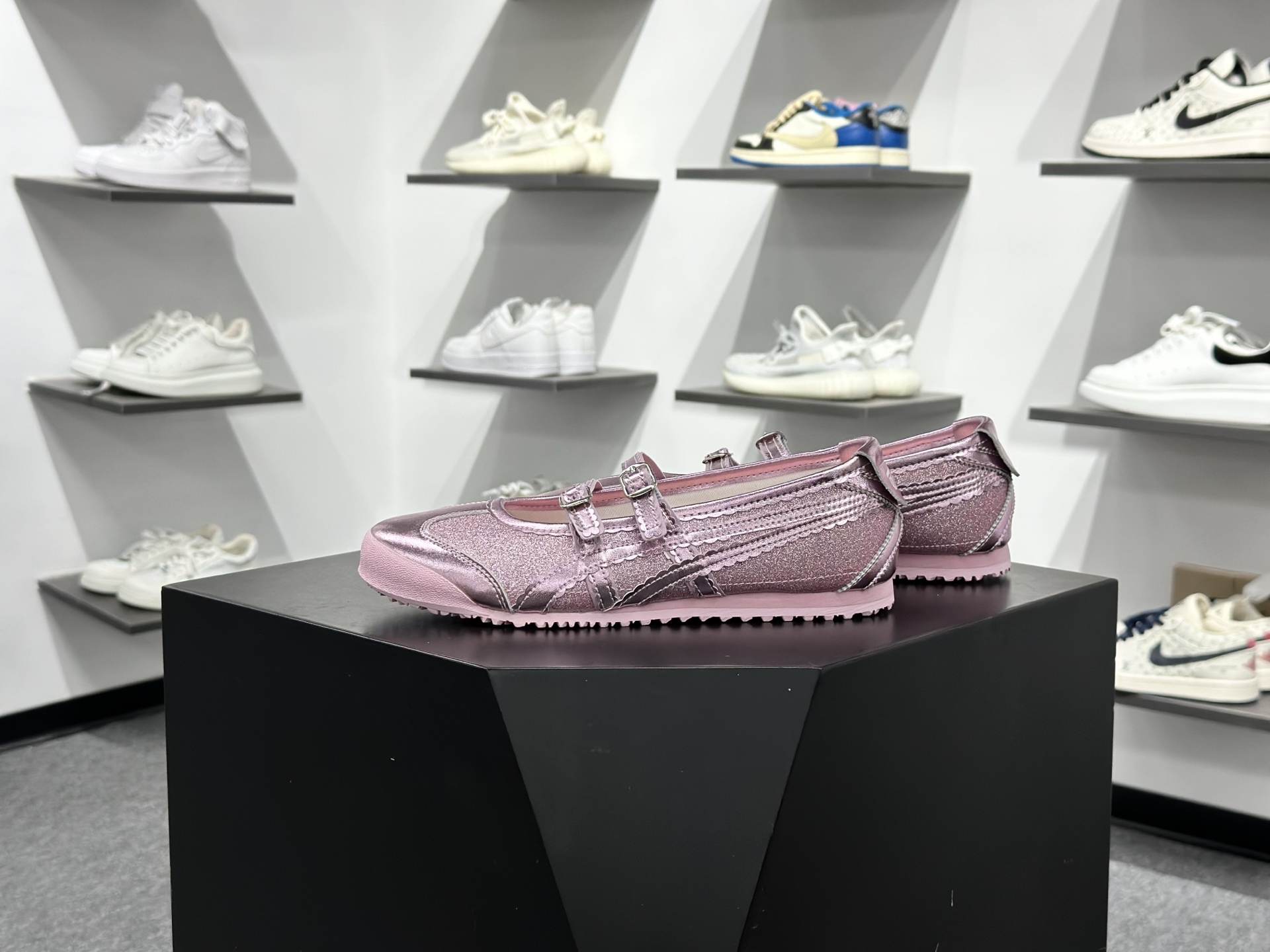 OnitsukaTiger/鬼塚虎 Mexico 66 Tgrs 低邦休闲生活鞋 1182A677-700-Top High Quatity Cheap Sneakers Fashion Clothing Clothes Bags handbags Shoes of all Brand wholesale With The best Quality And Beautiful Price from China Factory Chinese suppliers wholesaler seller OnitsukaTiger/鬼塚虎 Mexico 66 Tgrs 低邦休闲生活鞋 1182A677-700