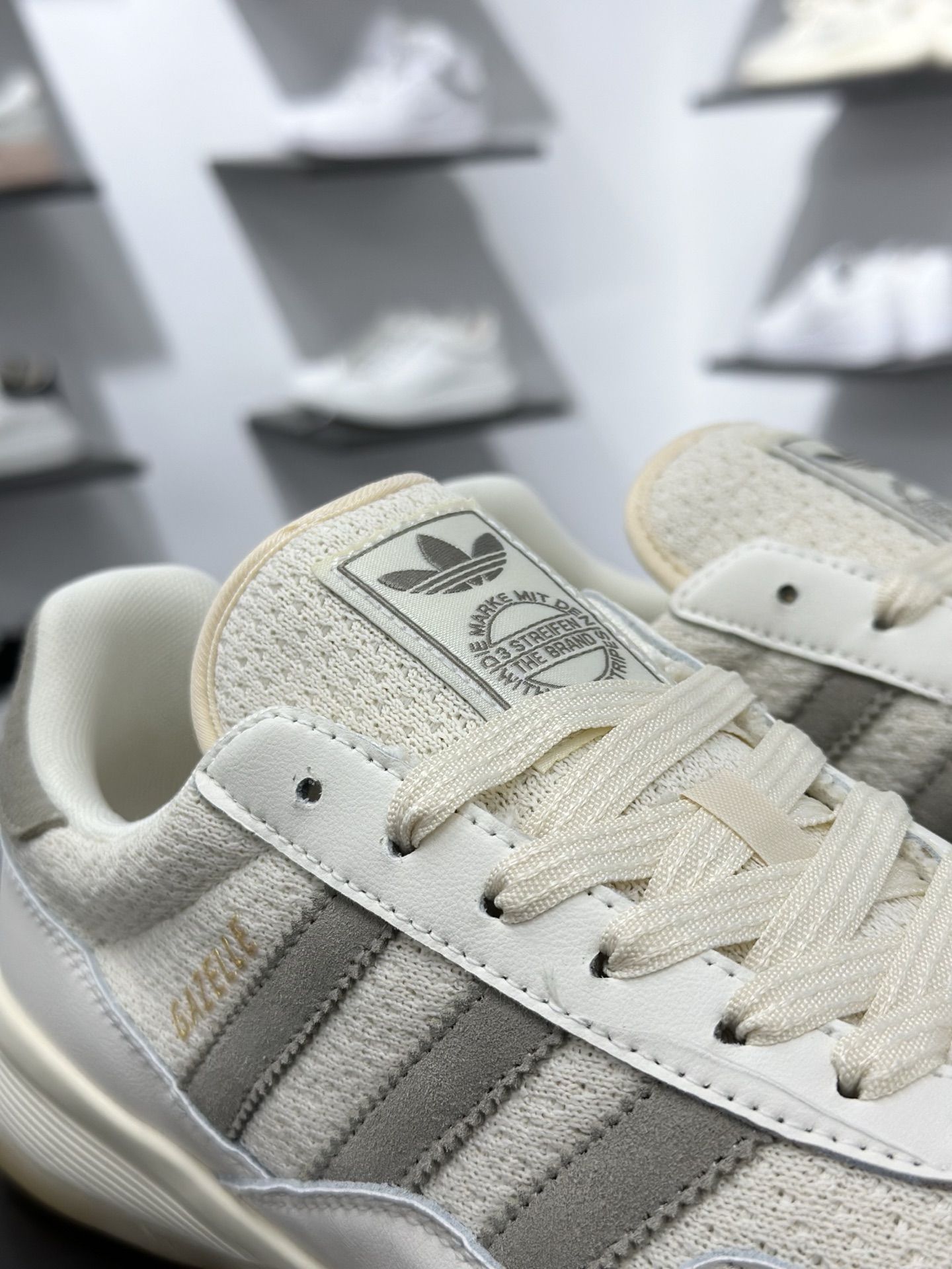 180 adidas originals Gazelle Sala 舒适百搭 低帮 生活休闲鞋 男女同款 HQ7303-Chinese UA Cheap High Quatity Brand Clothes Bags handbags Sneakers wholesale wholesaler seller from China Factory suppliers Fashion Clothing Shoes best Quality Beautiful Price 180 adidas originals Gazelle Sala 舒适百搭 低帮 生活休闲鞋 男女同款 HQ7303