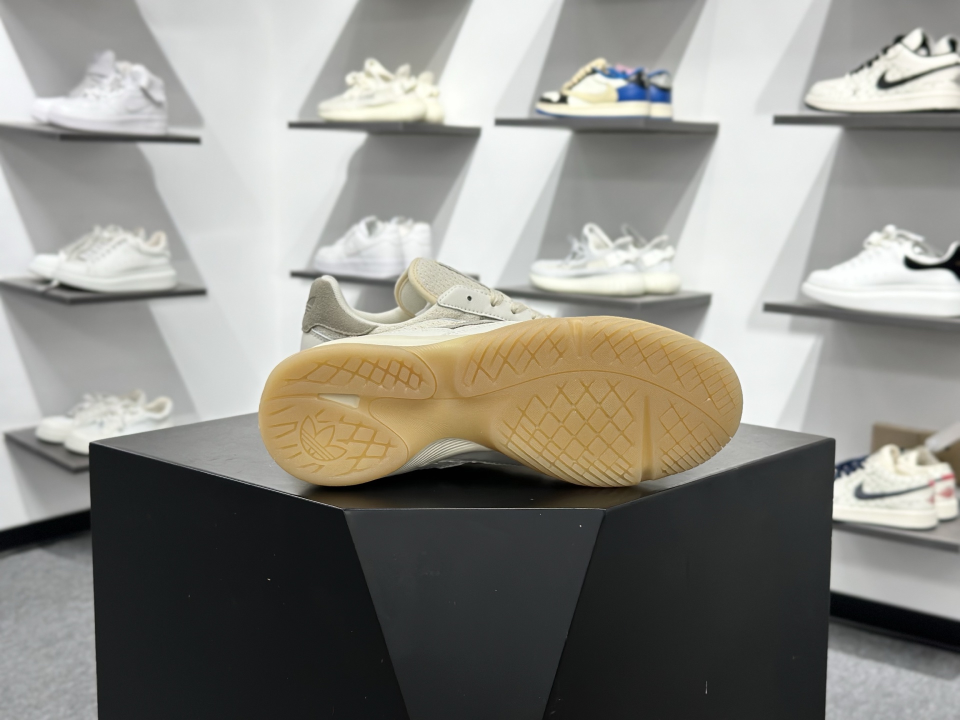 180 adidas originals Gazelle Sala 舒适百搭 低帮 生活休闲鞋 男女同款 HQ7303-Chinese UA Cheap High Quatity Brand Clothes Bags handbags Sneakers wholesale wholesaler seller from China Factory suppliers Fashion Clothing Shoes best Quality Beautiful Price 180 adidas originals Gazelle Sala 舒适百搭 低帮 生活休闲鞋 男女同款 HQ7303