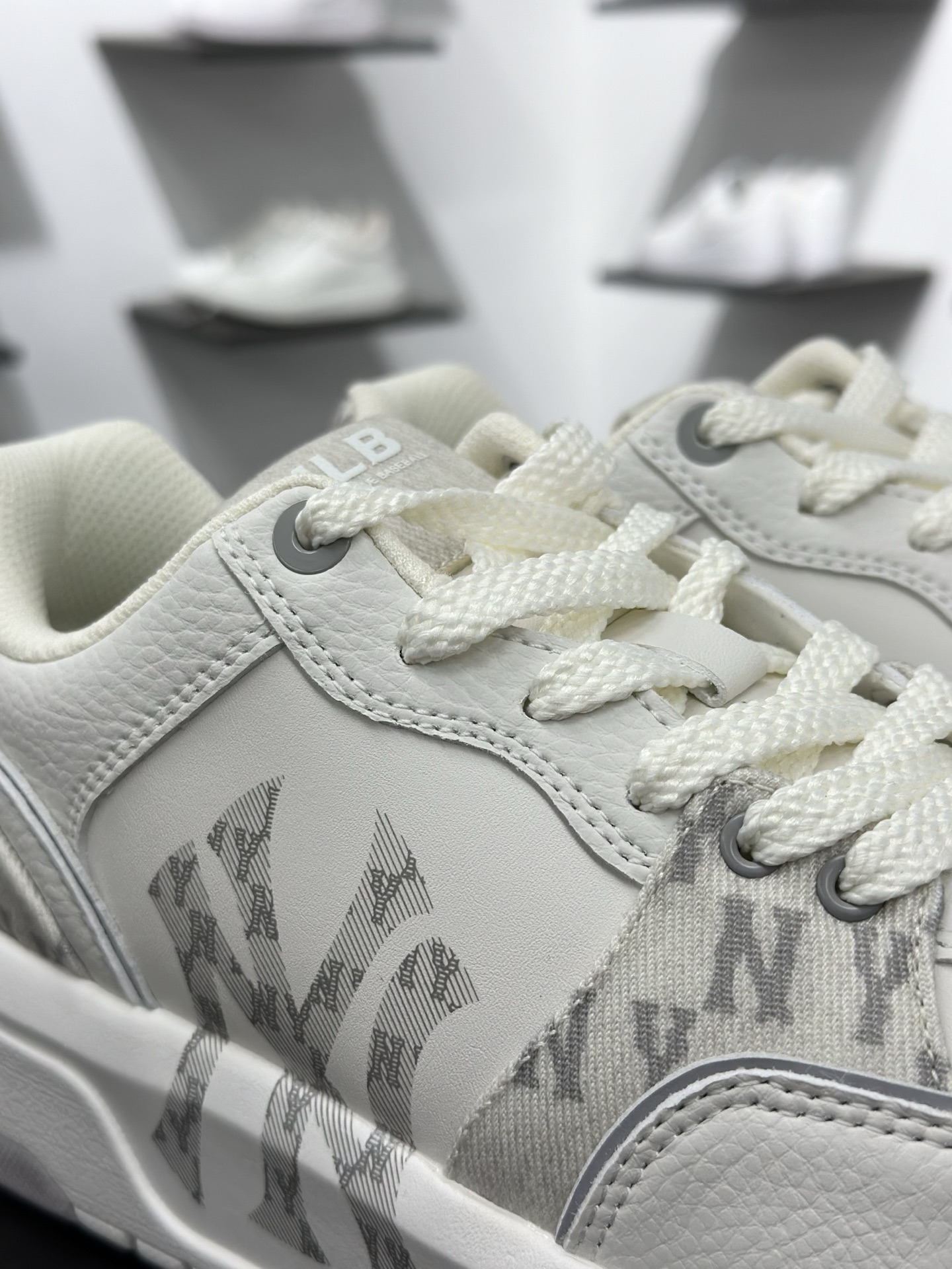 180 MLB CHUNKY LINER POCKET 潮流百搭 厚底增高休闲鞋 防滑耐磨 低帮 老爹鞋 3ASXM056N-Chinese UA Cheap High Quatity Brand Clothes Bags handbags Sneakers wholesale wholesaler seller from China Factory suppliers Fashion Clothing Shoes best Quality Beautiful Price 180 MLB CHUNKY LINER POCKET 潮流百搭 厚底增高休闲鞋 防滑耐磨 低帮 老爹鞋 3ASXM056N