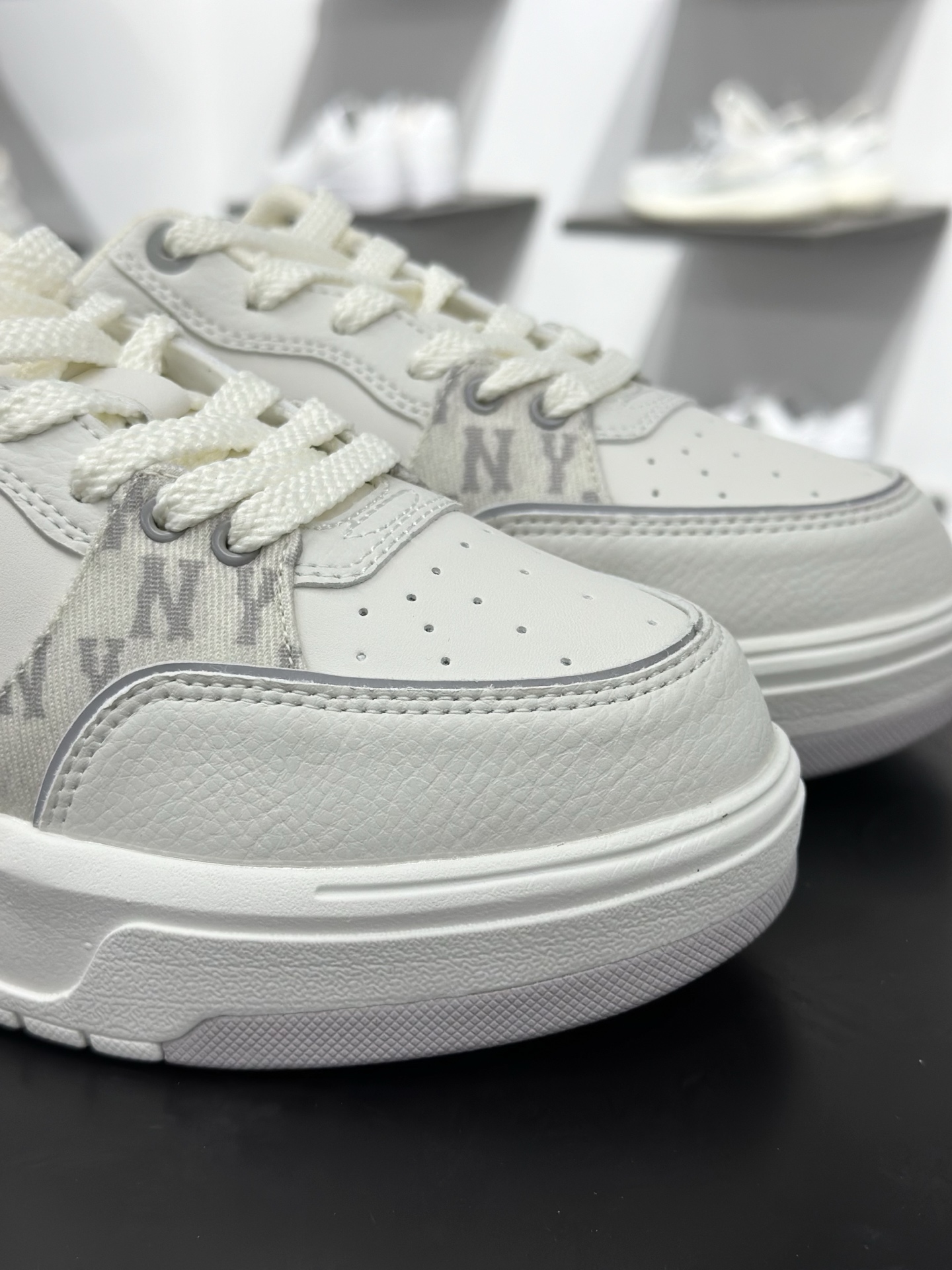 180 MLB CHUNKY LINER POCKET 潮流百搭 厚底增高休闲鞋 防滑耐磨 低帮 老爹鞋 3ASXM056N-Chinese UA Cheap High Quatity Brand Clothes Bags handbags Sneakers wholesale wholesaler seller from China Factory suppliers Fashion Clothing Shoes best Quality Beautiful Price 180 MLB CHUNKY LINER POCKET 潮流百搭 厚底增高休闲鞋 防滑耐磨 低帮 老爹鞋 3ASXM056N