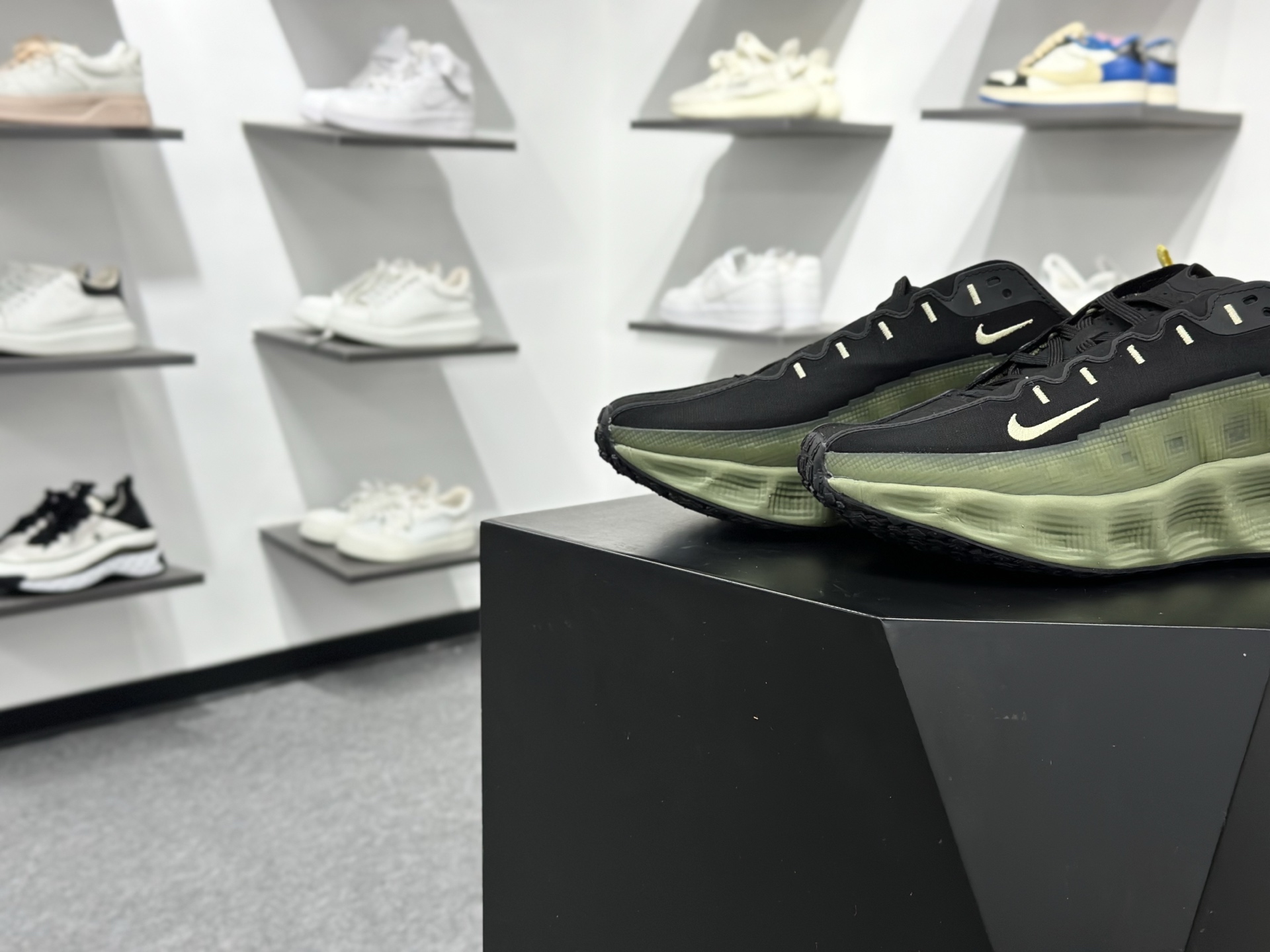 180 耐克Nike Ava Rover”Black Anthracite”艾娃漫游者系列低帮慢跑鞋-Chinese UA Cheap High Quatity Brand Clothes Bags handbags Sneakers wholesale wholesaler seller from China Factory suppliers Fashion Clothing Shoes best Quality Beautiful Price 180 耐克Nike Ava Rover”Black Anthracite”艾娃漫游者系列低帮慢跑鞋