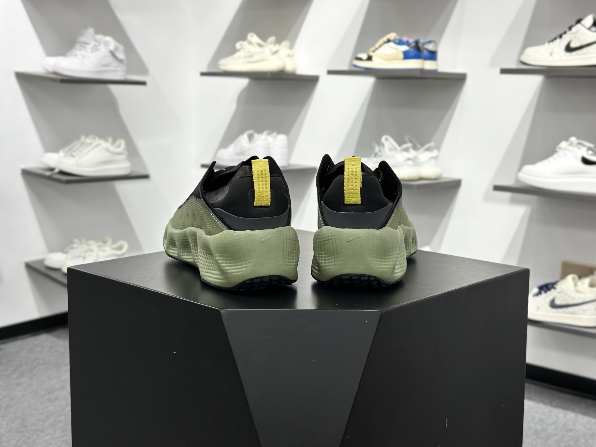 180 耐克Nike Ava Rover”Black Anthracite”艾娃漫游者系列低帮慢跑鞋-Chinese UA Cheap High Quatity Brand Clothes Bags handbags Sneakers wholesale wholesaler seller from China Factory suppliers Fashion Clothing Shoes best Quality Beautiful Price 180 耐克Nike Ava Rover”Black Anthracite”艾娃漫游者系列低帮慢跑鞋