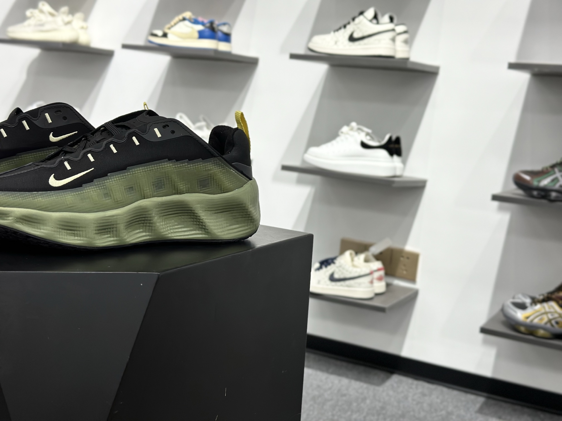 180 耐克Nike Ava Rover”Black Anthracite”艾娃漫游者系列低帮慢跑鞋-Chinese UA Cheap High Quatity Brand Clothes Bags handbags Sneakers wholesale wholesaler seller from China Factory suppliers Fashion Clothing Shoes best Quality Beautiful Price 180 耐克Nike Ava Rover”Black Anthracite”艾娃漫游者系列低帮慢跑鞋