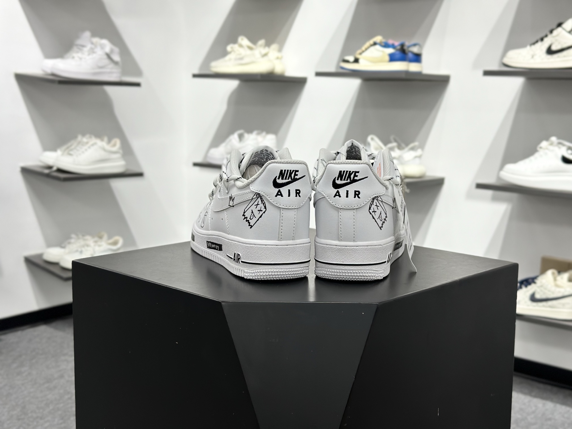 260 Nike Air Force 1 Low 07 白黑涂鸦 CZ8699-578-Chinese UA Cheap High Quatity Brand Clothes Bags handbags Sneakers wholesale wholesaler seller from China Factory suppliers Fashion Clothing Shoes best Quality Beautiful Price 260 Nike Air Force 1 Low 07 白黑涂鸦 CZ8699-578