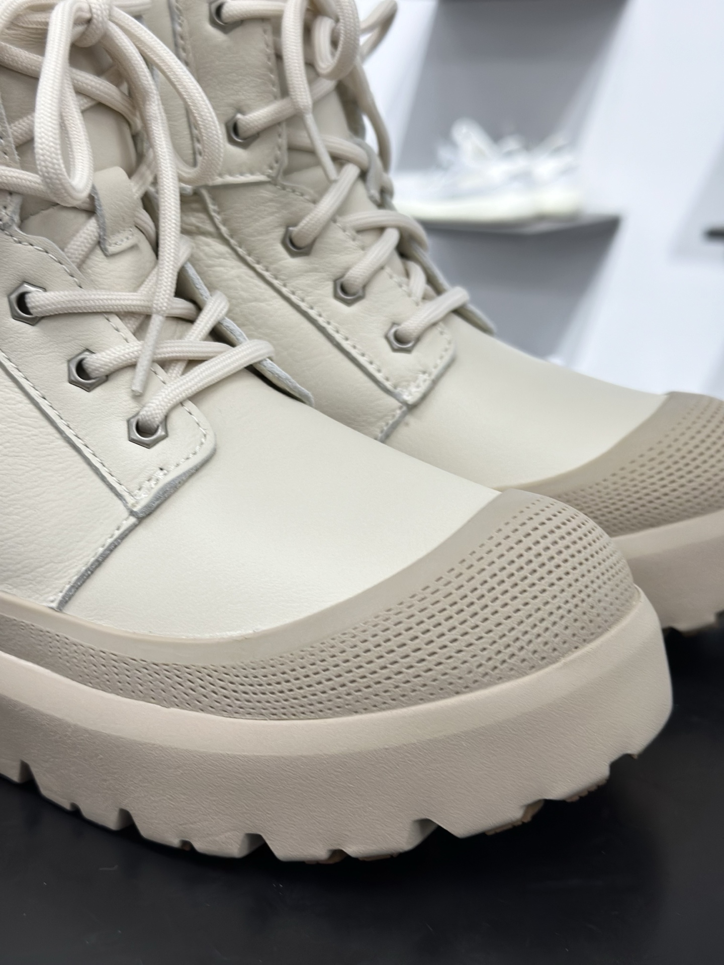 320 UGG Neumel Weather Hybrid 男士高帮雪地靴 1158208-Chinese UA Cheap High Quatity Brand Clothes Bags handbags Sneakers wholesale wholesaler seller from China Factory suppliers Fashion Clothing Shoes best Quality Beautiful Price 320 UGG Neumel Weather Hybrid 男士高帮雪地靴 1158208