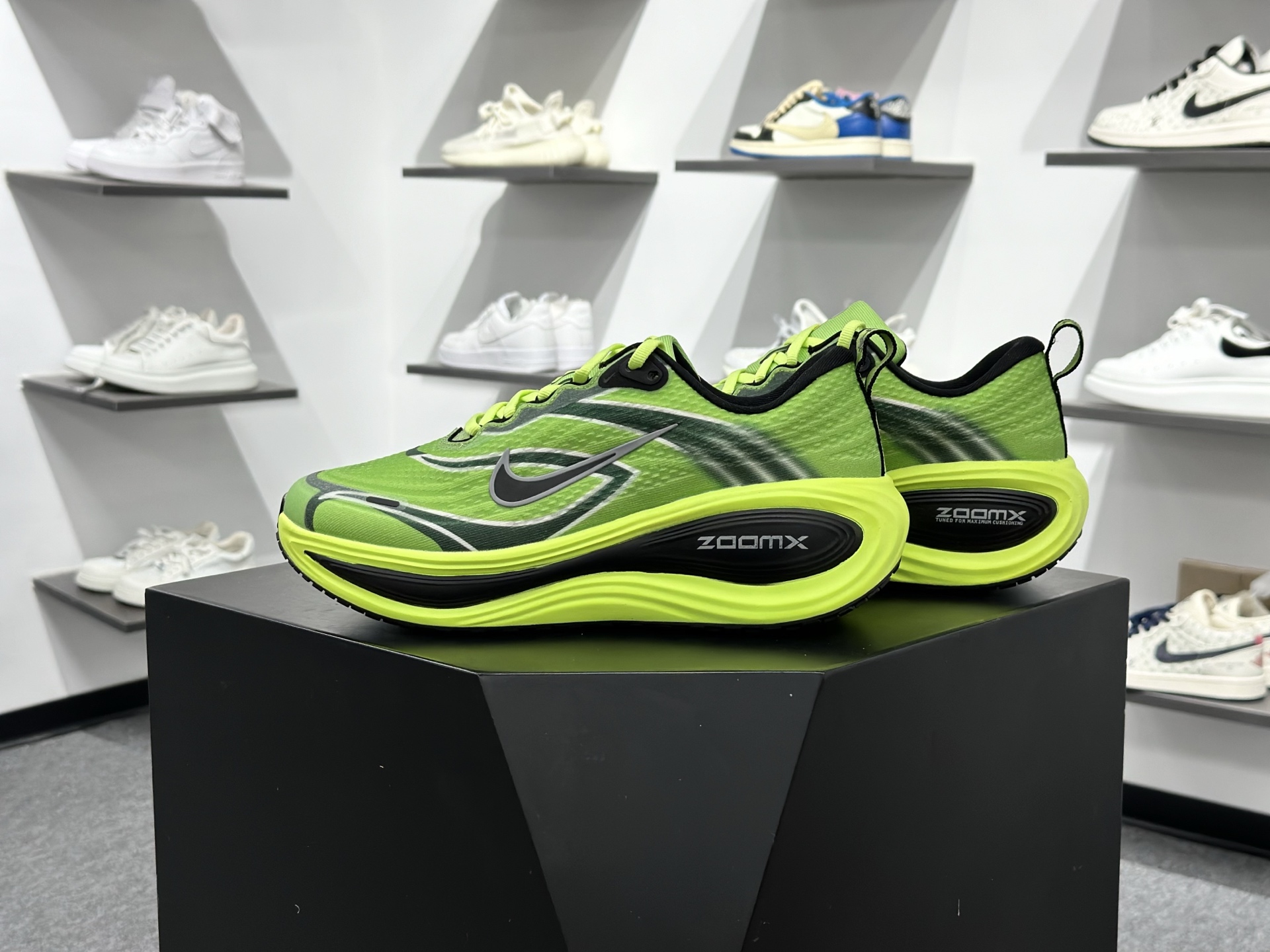 180 Nike Air Zoom Vomero PLUS IM8072-999-Chinese UA Cheap High Quatity Brand Clothes Bags handbags Sneakers wholesale wholesaler seller from China Factory suppliers Fashion Clothing Shoes best Quality Beautiful Price 180 Nike Air Zoom Vomero PLUS IM8072-999