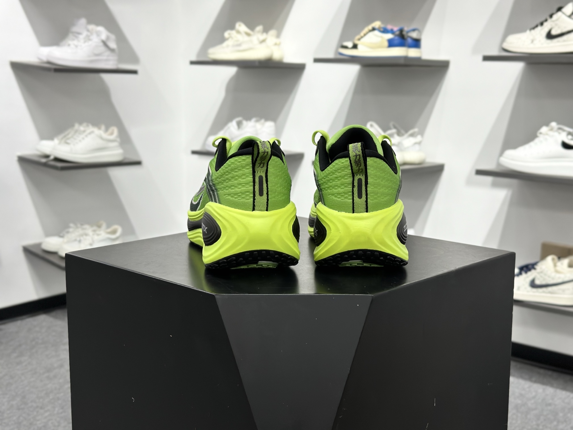 180 Nike Air Zoom Vomero PLUS IM8072-999-Chinese UA Cheap High Quatity Brand Clothes Bags handbags Sneakers wholesale wholesaler seller from China Factory suppliers Fashion Clothing Shoes best Quality Beautiful Price 180 Nike Air Zoom Vomero PLUS IM8072-999