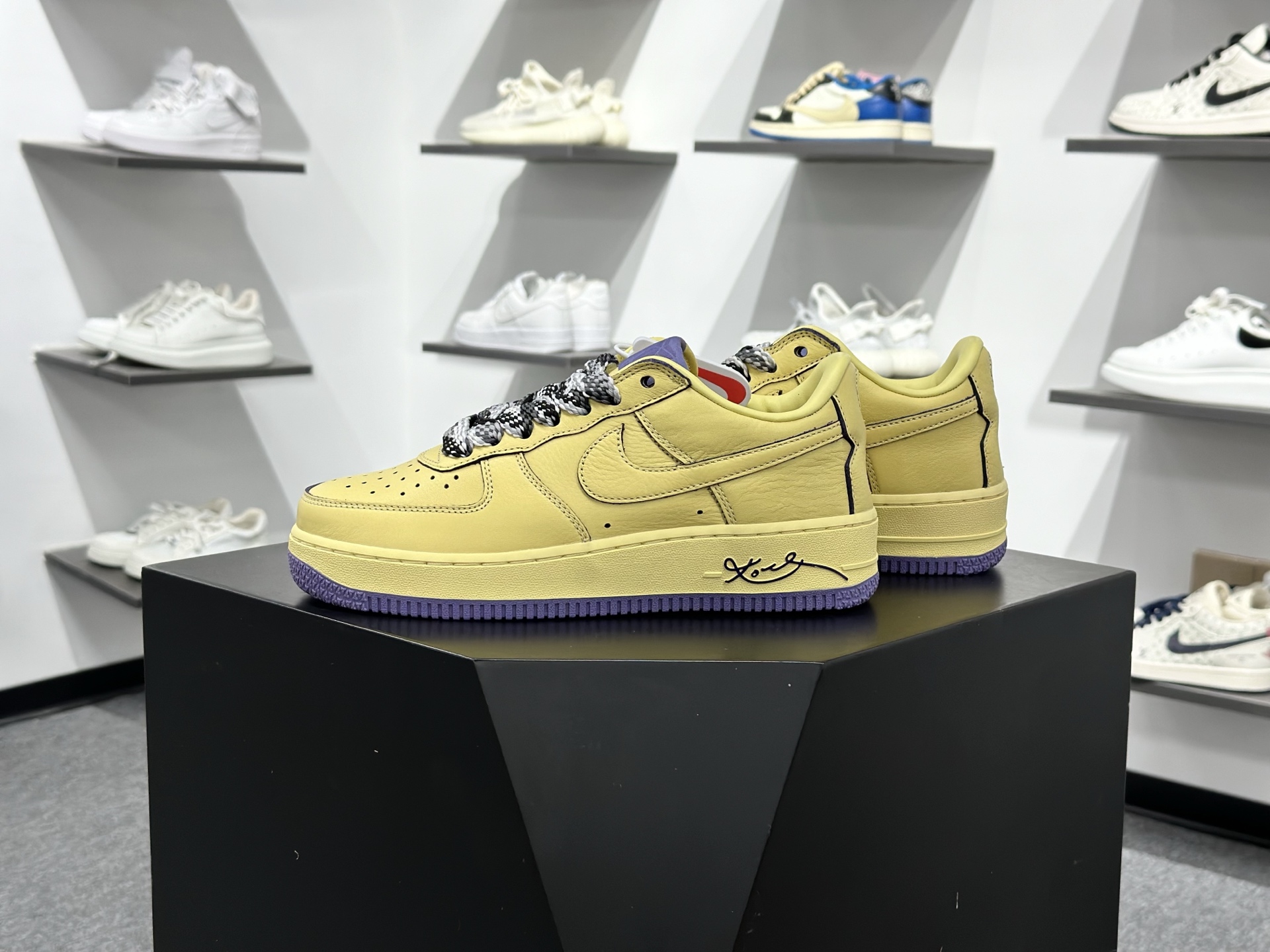 280 Kobe Bryant x NK Air Force 1 Low ” Kobe ” 科比 空军一号低帮休闲板鞋 HV9408-700-Chinese UA Cheap High Quatity Brand Clothes Bags handbags Sneakers wholesale wholesaler seller from China Factory suppliers Fashion Clothing Shoes best Quality Beautiful Price 280 Kobe Bryant x NK Air Force 1 Low ” Kobe ” 科比 空军一号低帮休闲板鞋 HV9408-700
