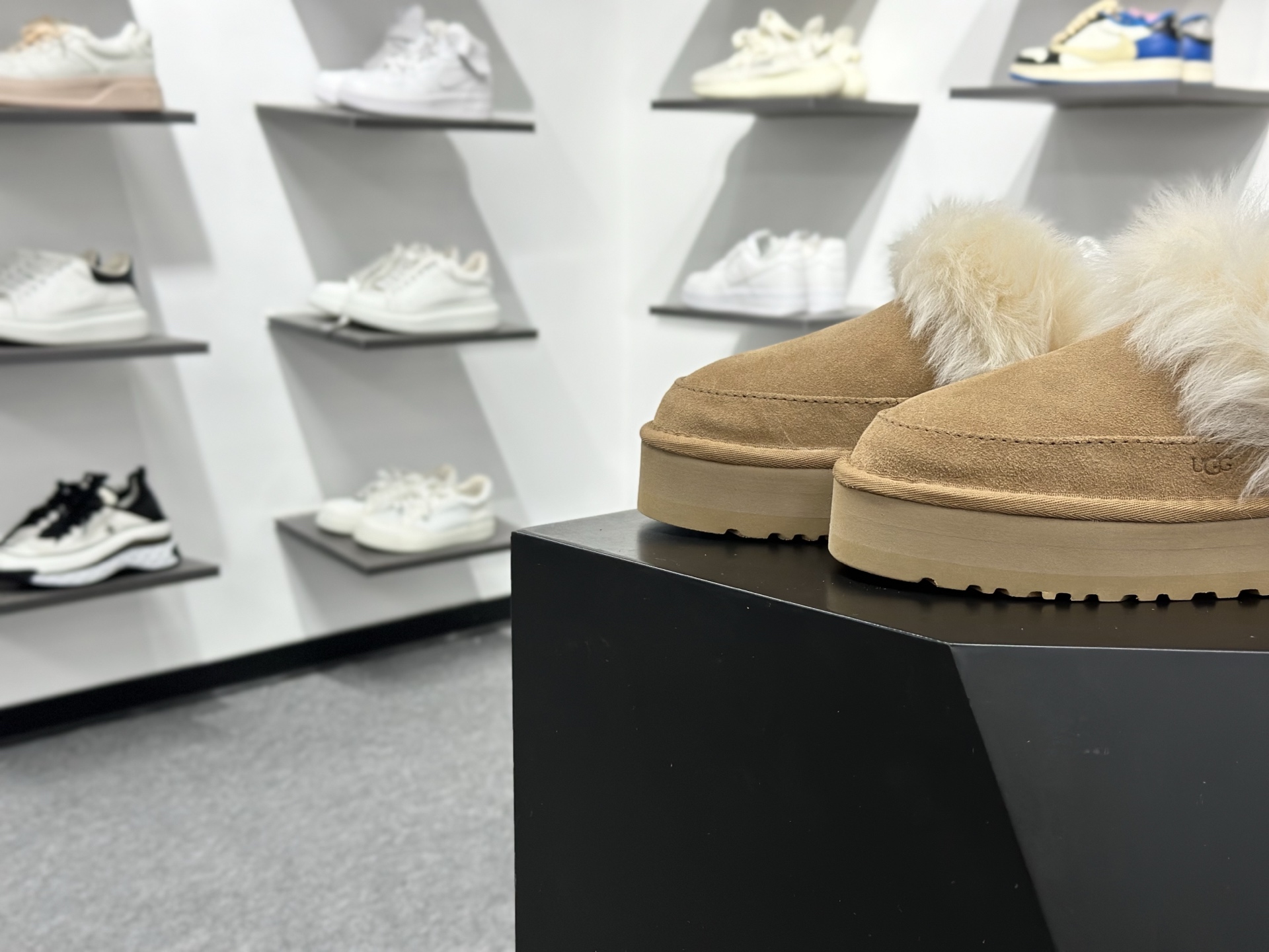 260 UGG 新款雪地靴 1173930-Chinese UA Cheap High Quatity Brand Clothes Bags handbags Sneakers wholesale wholesaler seller from China Factory suppliers Fashion Clothing Shoes best Quality Beautiful Price 260 UGG 新款雪地靴 1173930