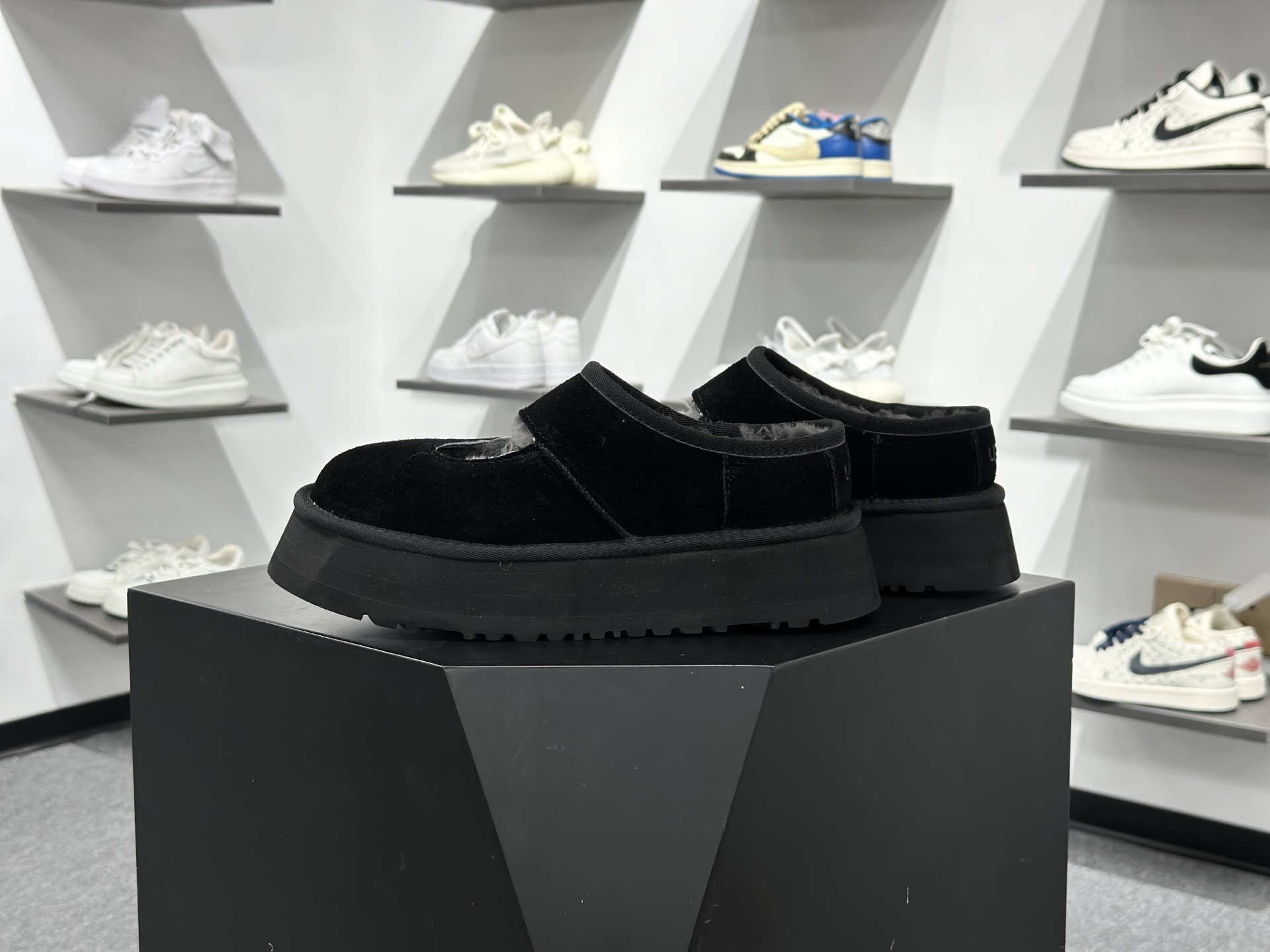 260 UGG Bea Mary Jane 玛丽珍 女子雪地靴 1167612-Chinese UA Cheap High Quatity Brand Clothes Bags handbags Sneakers wholesale wholesaler seller from China Factory suppliers Fashion Clothing Shoes best Quality Beautiful Price 260 UGG Bea Mary Jane 玛丽珍 女子雪地靴 1167612