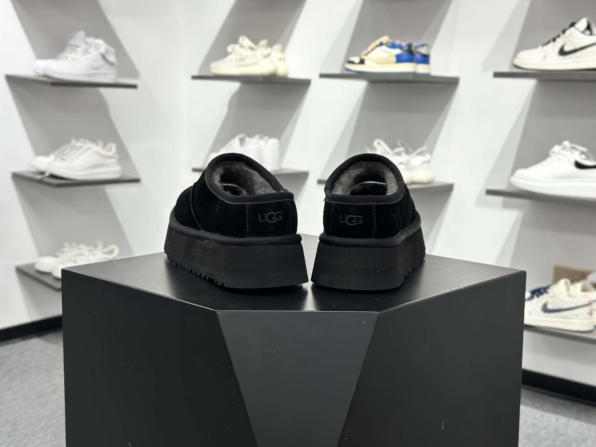 260 UGG Bea Mary Jane 玛丽珍 女子雪地靴 1167612-Chinese UA Cheap High Quatity Brand Clothes Bags handbags Sneakers wholesale wholesaler seller from China Factory suppliers Fashion Clothing Shoes best Quality Beautiful Price 260 UGG Bea Mary Jane 玛丽珍 女子雪地靴 1167612