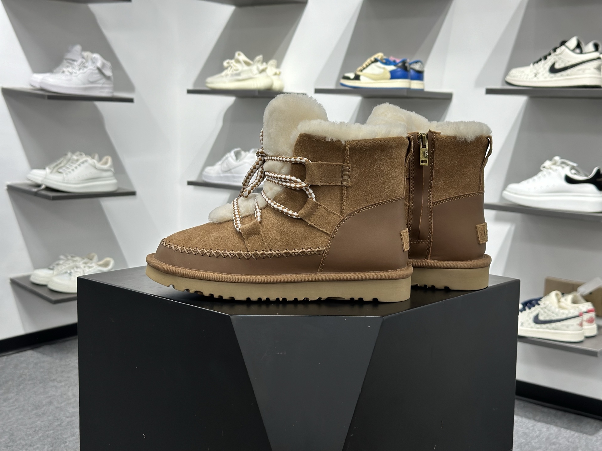 320 新款雪地靴 1174574 十年品牌制鞋代工厂生产线出品-Chinese UA Cheap High Quatity Brand Clothes Bags handbags Sneakers wholesale wholesaler seller from China Factory suppliers Fashion Clothing Shoes best Quality Beautiful Price 320 新款雪地靴 1174574 十年品牌制鞋代工厂生产线出品