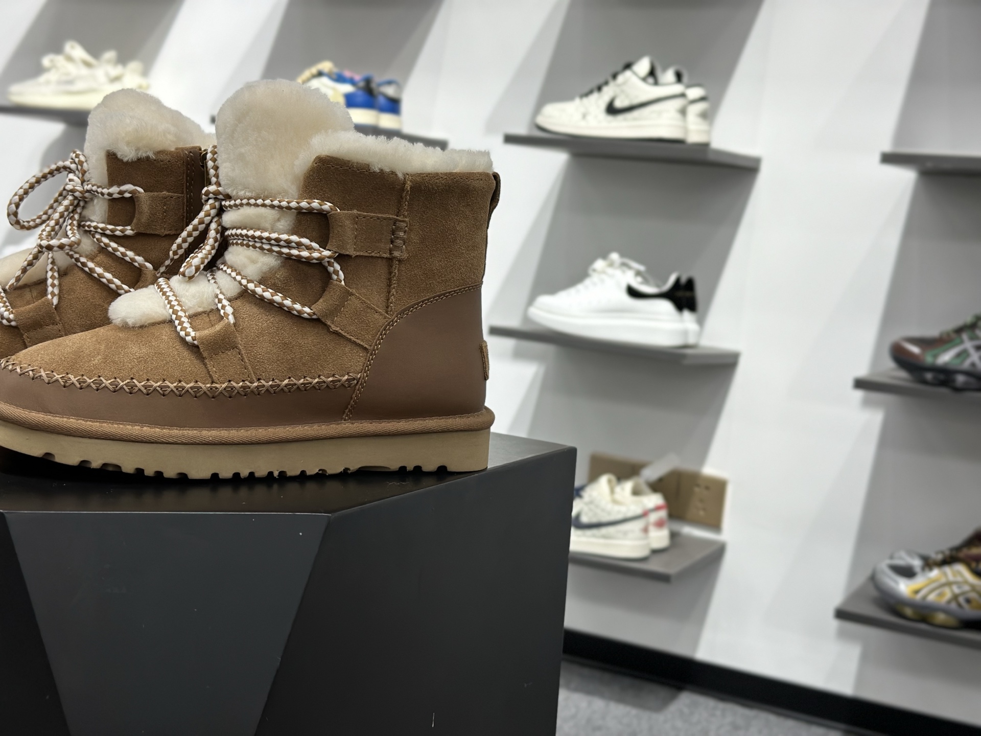 320 新款雪地靴 1174574 十年品牌制鞋代工厂生产线出品-Chinese UA Cheap High Quatity Brand Clothes Bags handbags Sneakers wholesale wholesaler seller from China Factory suppliers Fashion Clothing Shoes best Quality Beautiful Price 320 新款雪地靴 1174574 十年品牌制鞋代工厂生产线出品