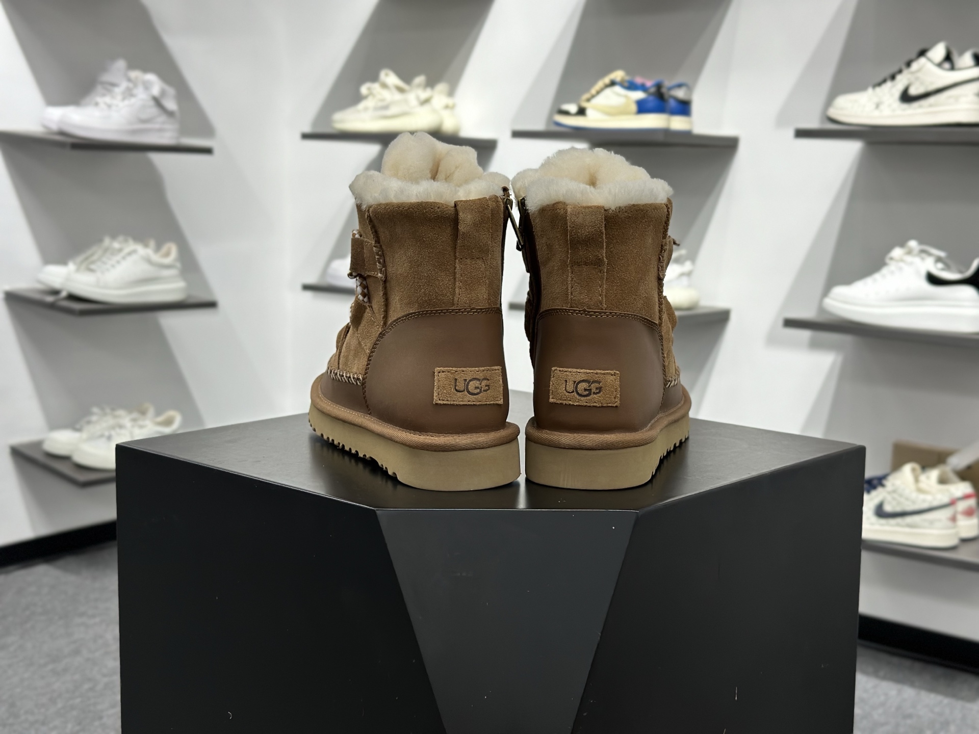 320 新款雪地靴 1174574 十年品牌制鞋代工厂生产线出品-Chinese UA Cheap High Quatity Brand Clothes Bags handbags Sneakers wholesale wholesaler seller from China Factory suppliers Fashion Clothing Shoes best Quality Beautiful Price 320 新款雪地靴 1174574 十年品牌制鞋代工厂生产线出品