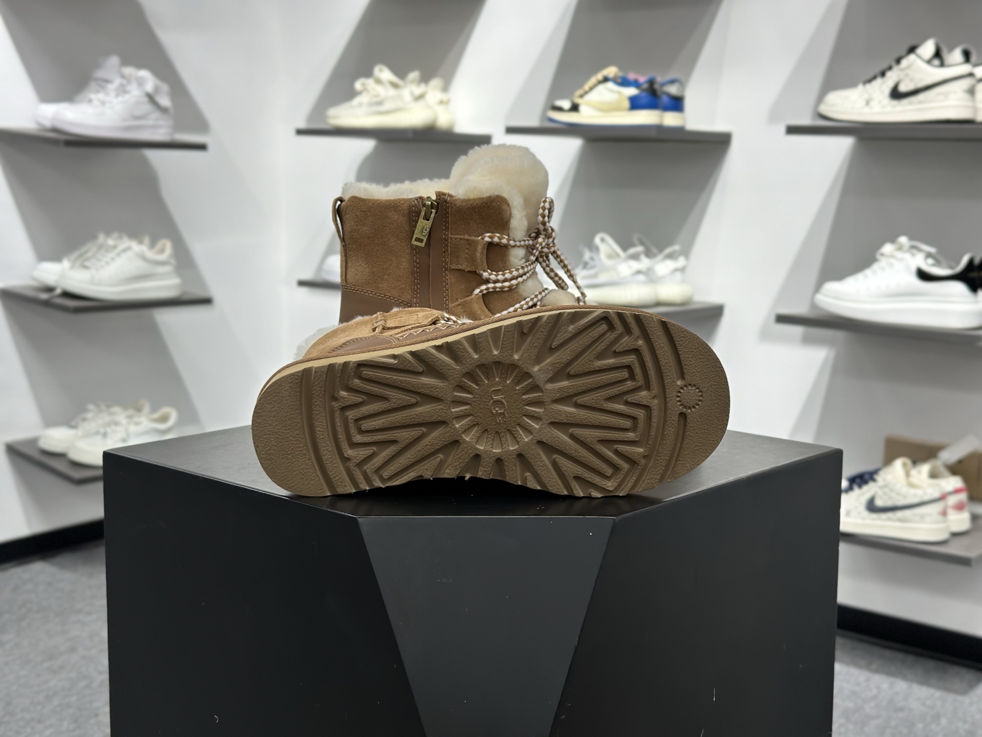 320 新款雪地靴 1174574 十年品牌制鞋代工厂生产线出品-Chinese UA Cheap High Quatity Brand Clothes Bags handbags Sneakers wholesale wholesaler seller from China Factory suppliers Fashion Clothing Shoes best Quality Beautiful Price 320 新款雪地靴 1174574 十年品牌制鞋代工厂生产线出品