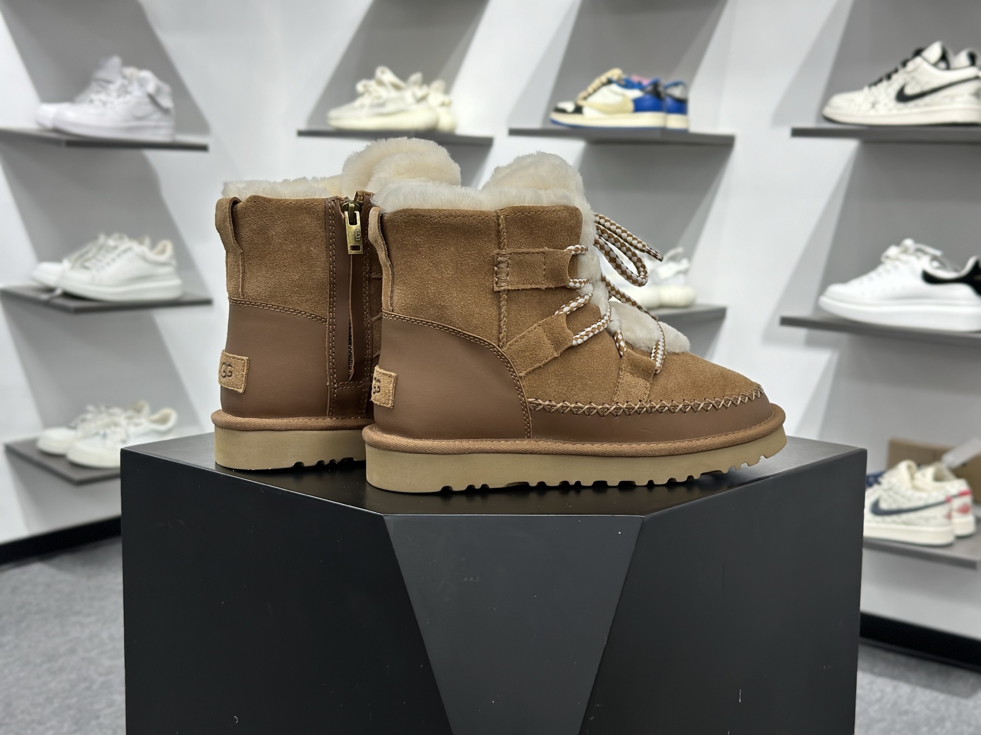 320 新款雪地靴 1174574 十年品牌制鞋代工厂生产线出品-Chinese UA Cheap High Quatity Brand Clothes Bags handbags Sneakers wholesale wholesaler seller from China Factory suppliers Fashion Clothing Shoes best Quality Beautiful Price 320 新款雪地靴 1174574 十年品牌制鞋代工厂生产线出品