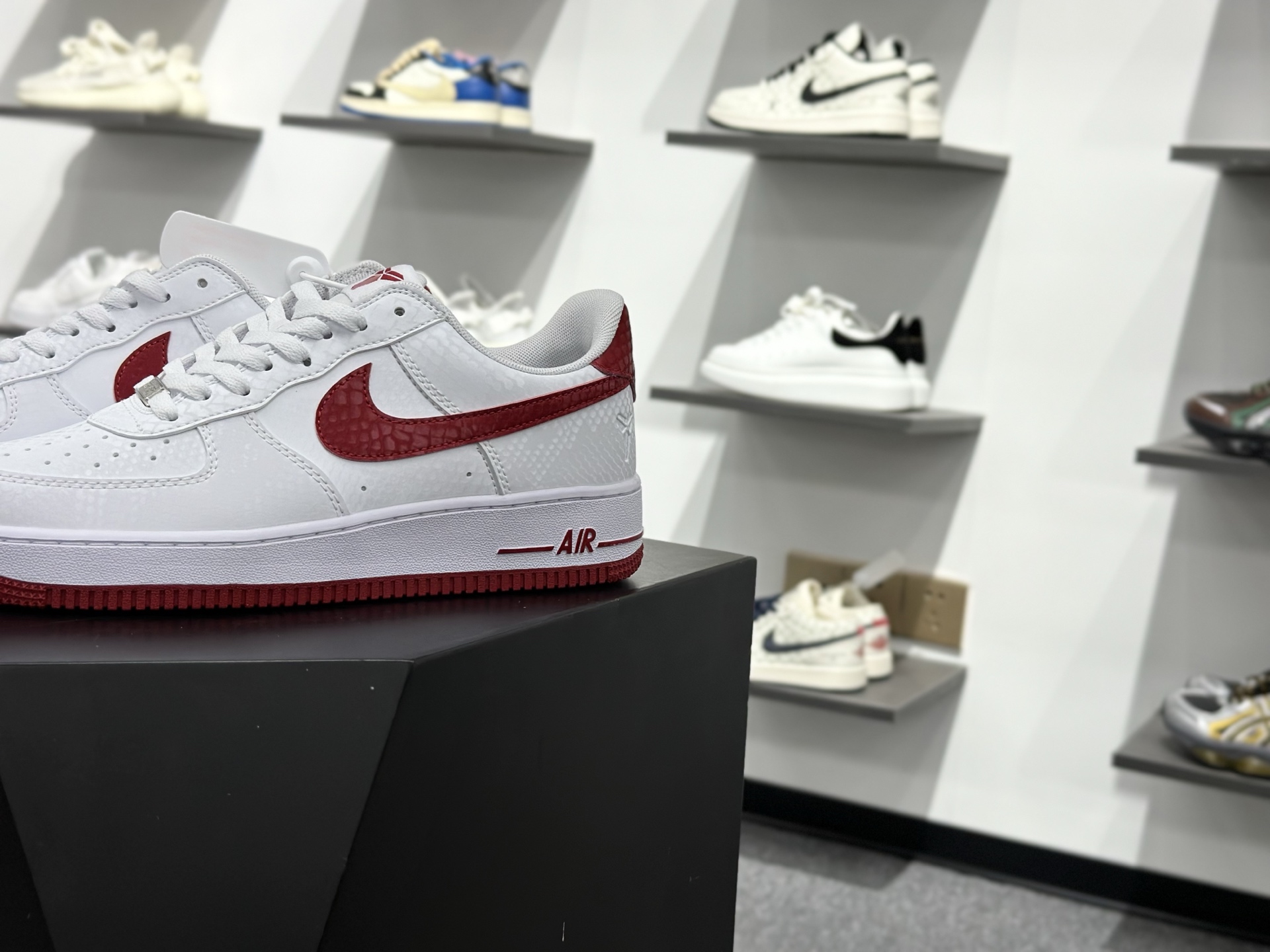 200 Nike Air Force 1 Low 07 专属logo(曼巴蛇图案)白红 IB0018-101-Chinese UA Cheap High Quatity Brand Clothes Bags handbags Sneakers wholesale wholesaler seller from China Factory suppliers Fashion Clothing Shoes best Quality Beautiful Price 200 Nike Air Force 1 Low 07 专属logo(曼巴蛇图案)白红 IB0018-101