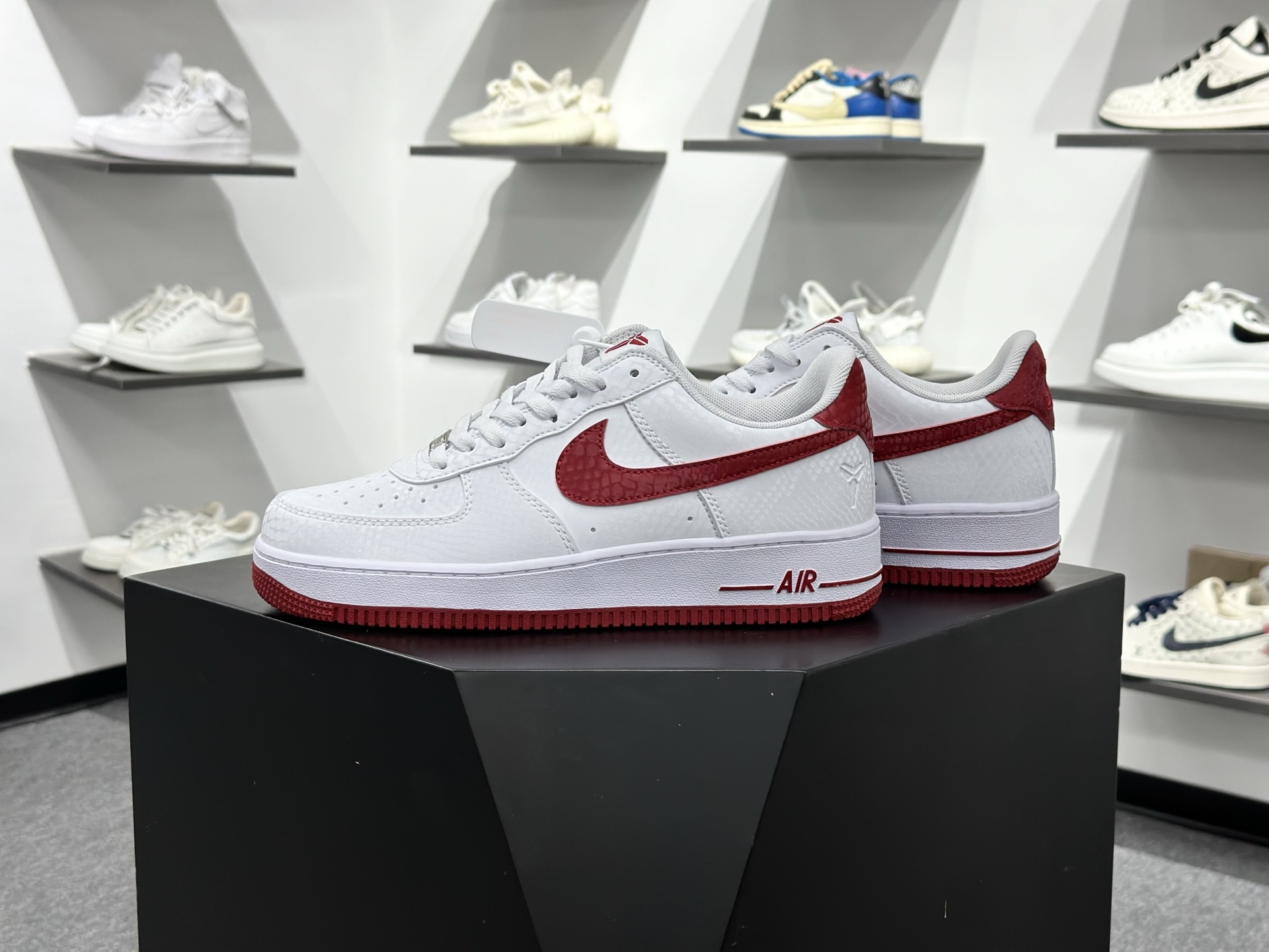 200 Nike Air Force 1 Low 07 专属logo(曼巴蛇图案)白红 IB0018-101-Chinese UA Cheap High Quatity Brand Clothes Bags handbags Sneakers wholesale wholesaler seller from China Factory suppliers Fashion Clothing Shoes best Quality Beautiful Price 200 Nike Air Force 1 Low 07 专属logo(曼巴蛇图案)白红 IB0018-101