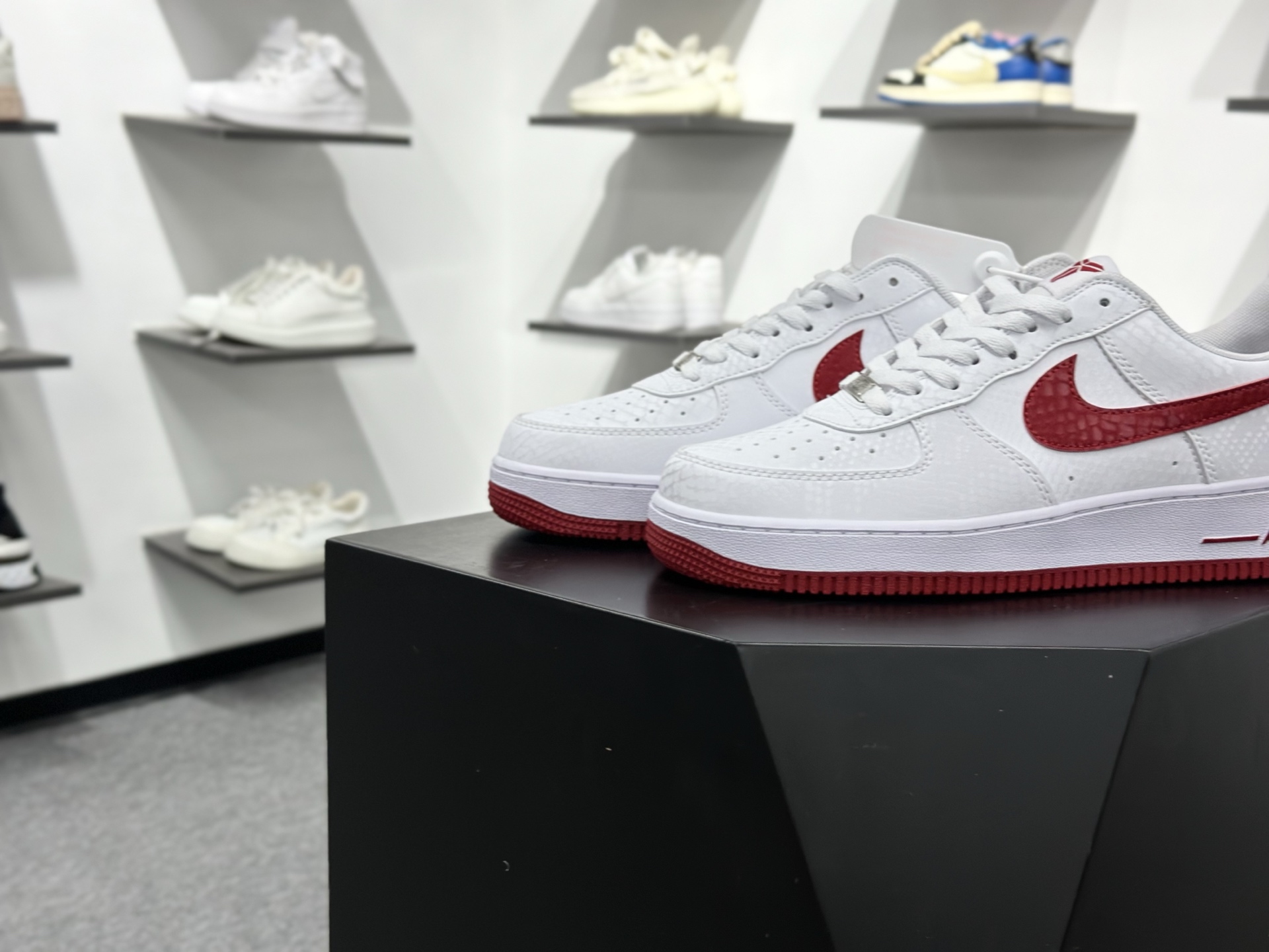 200 Nike Air Force 1 Low 07 专属logo(曼巴蛇图案)白红 IB0018-101-Chinese UA Cheap High Quatity Brand Clothes Bags handbags Sneakers wholesale wholesaler seller from China Factory suppliers Fashion Clothing Shoes best Quality Beautiful Price 200 Nike Air Force 1 Low 07 专属logo(曼巴蛇图案)白红 IB0018-101