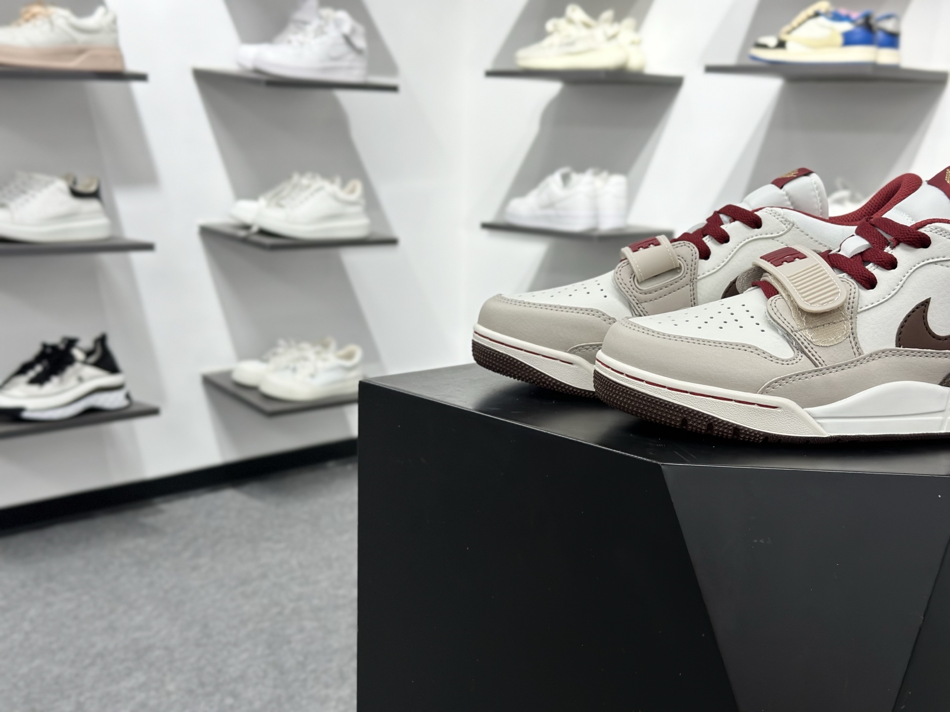Air Jordan Legacy 312 马年米棕红 IQ9783-121-Top High Quatity Cheap Sneakers Fashion Clothing Clothes Bags handbags Shoes of all Brand wholesale With The best Quality And Beautiful Price from China Factory Chinese suppliers wholesaler seller Air Jordan Legacy 312 马年米棕红 IQ9783-121