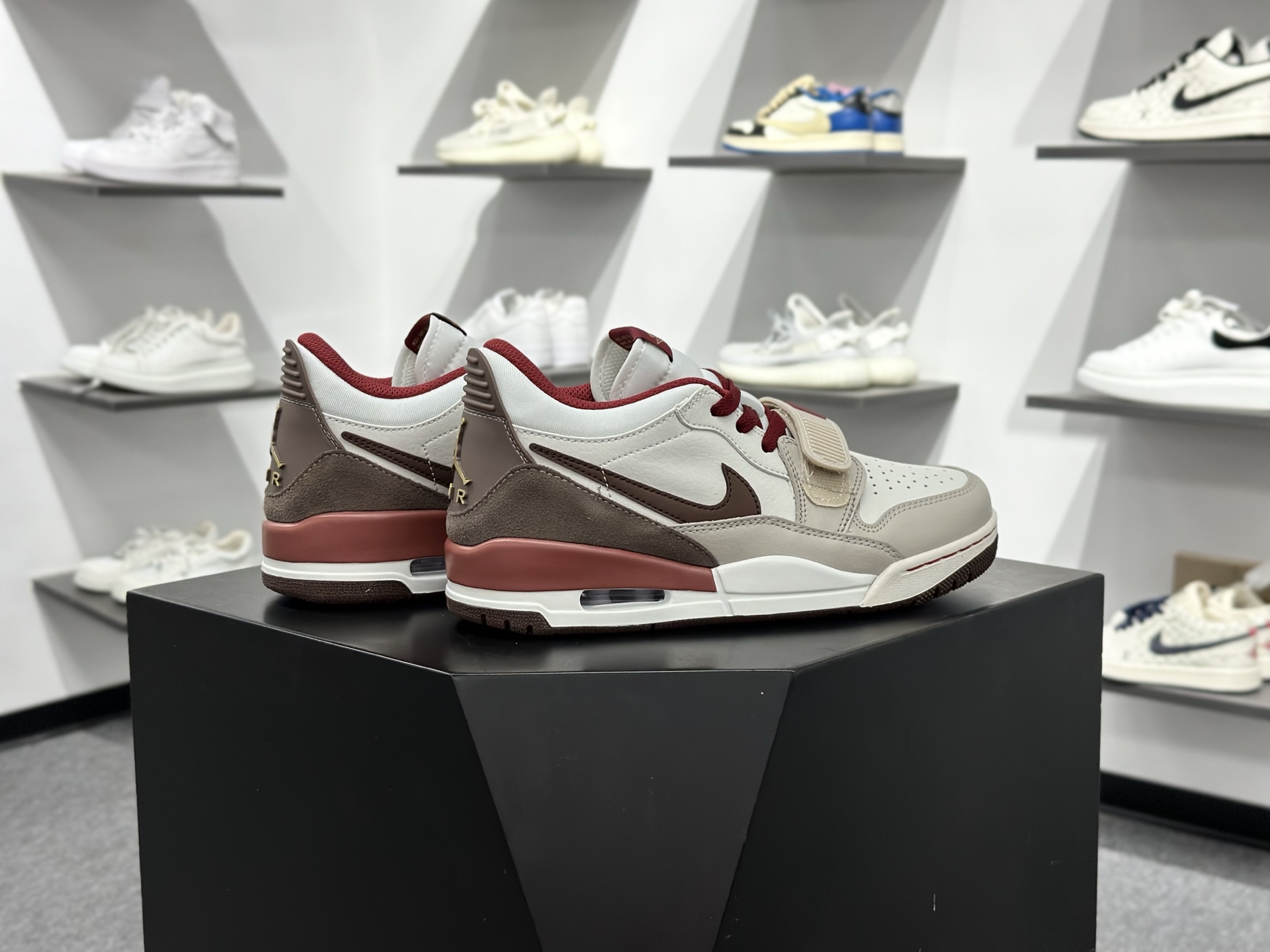 Air Jordan Legacy 312 马年米棕红 IQ9783-121-Top High Quatity Cheap Sneakers Fashion Clothing Clothes Bags handbags Shoes of all Brand wholesale With The best Quality And Beautiful Price from China Factory Chinese suppliers wholesaler seller Air Jordan Legacy 312 马年米棕红 IQ9783-121