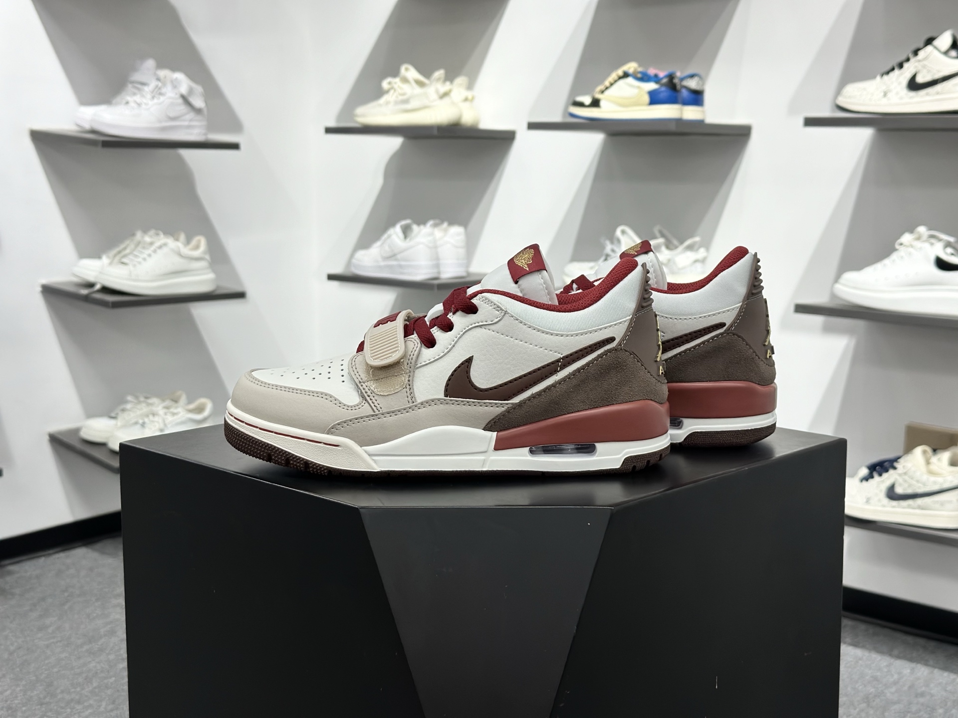 Air Jordan Legacy 312 马年米棕红 IQ9783-121-Top High Quatity Cheap Sneakers Fashion Clothing Clothes Bags handbags Shoes of all Brand wholesale With The best Quality And Beautiful Price from China Factory Chinese suppliers wholesaler seller Air Jordan Legacy 312 马年米棕红 IQ9783-121
