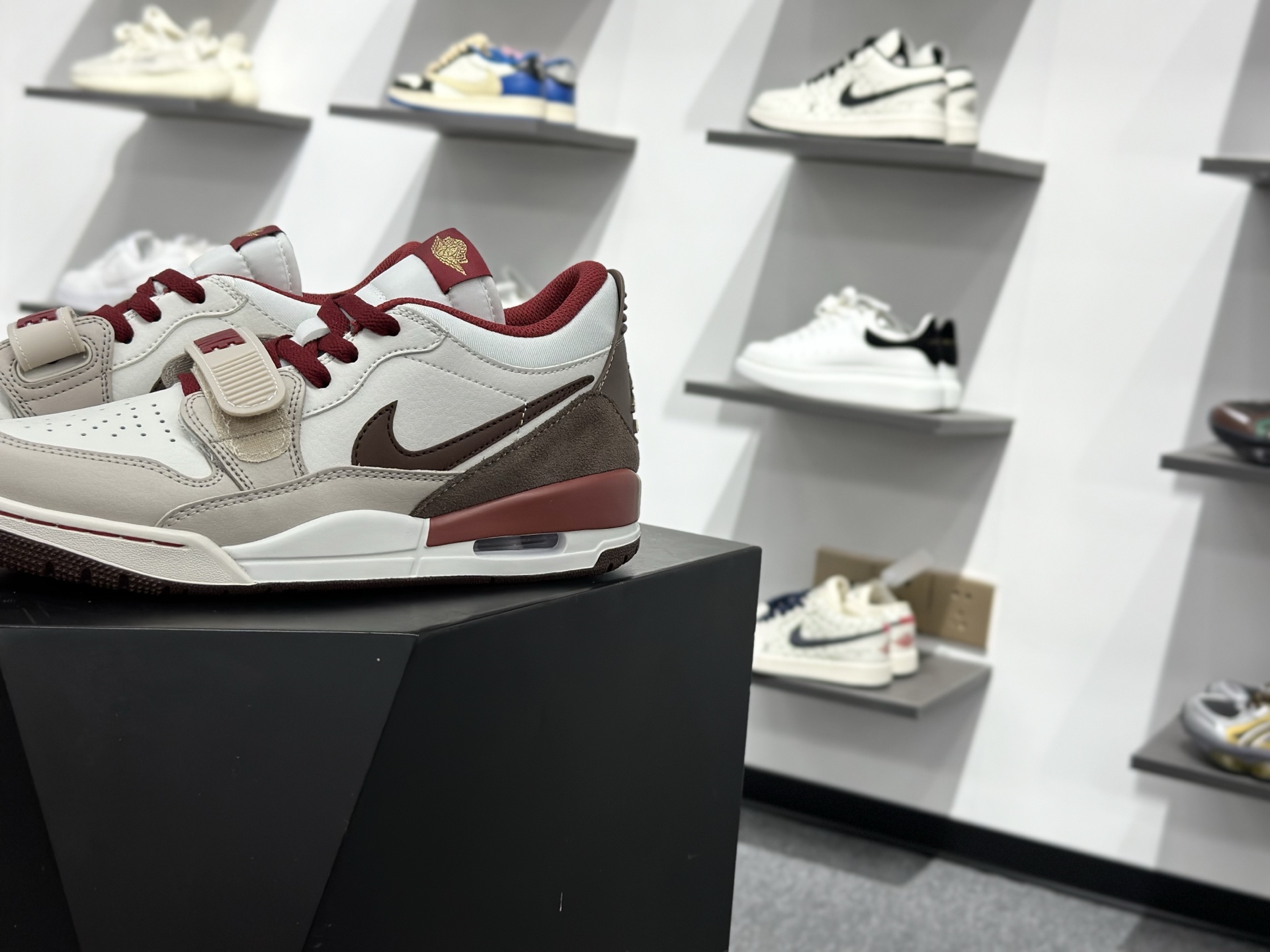 Air Jordan Legacy 312 马年米棕红 IQ9783-121-Top High Quatity Cheap Sneakers Fashion Clothing Clothes Bags handbags Shoes of all Brand wholesale With The best Quality And Beautiful Price from China Factory Chinese suppliers wholesaler seller Air Jordan Legacy 312 马年米棕红 IQ9783-121