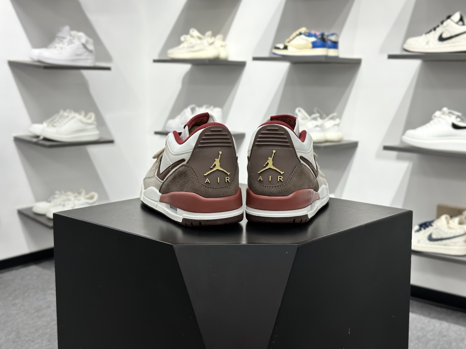 Air Jordan Legacy 312 马年米棕红 IQ9783-121-Top High Quatity Cheap Sneakers Fashion Clothing Clothes Bags handbags Shoes of all Brand wholesale With The best Quality And Beautiful Price from China Factory Chinese suppliers wholesaler seller Air Jordan Legacy 312 马年米棕红 IQ9783-121