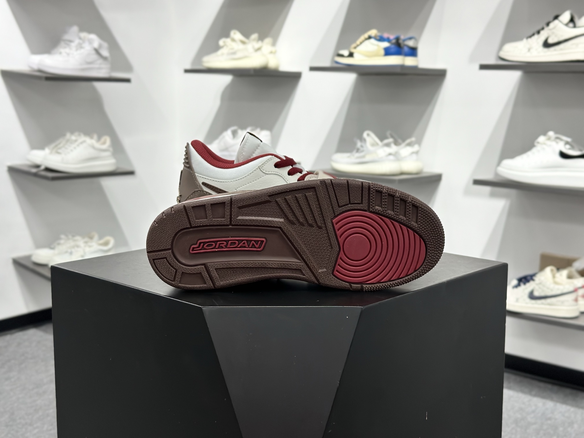 Air Jordan Legacy 312 马年米棕红 IQ9783-121-Top High Quatity Cheap Sneakers Fashion Clothing Clothes Bags handbags Shoes of all Brand wholesale With The best Quality And Beautiful Price from China Factory Chinese suppliers wholesaler seller Air Jordan Legacy 312 马年米棕红 IQ9783-121
