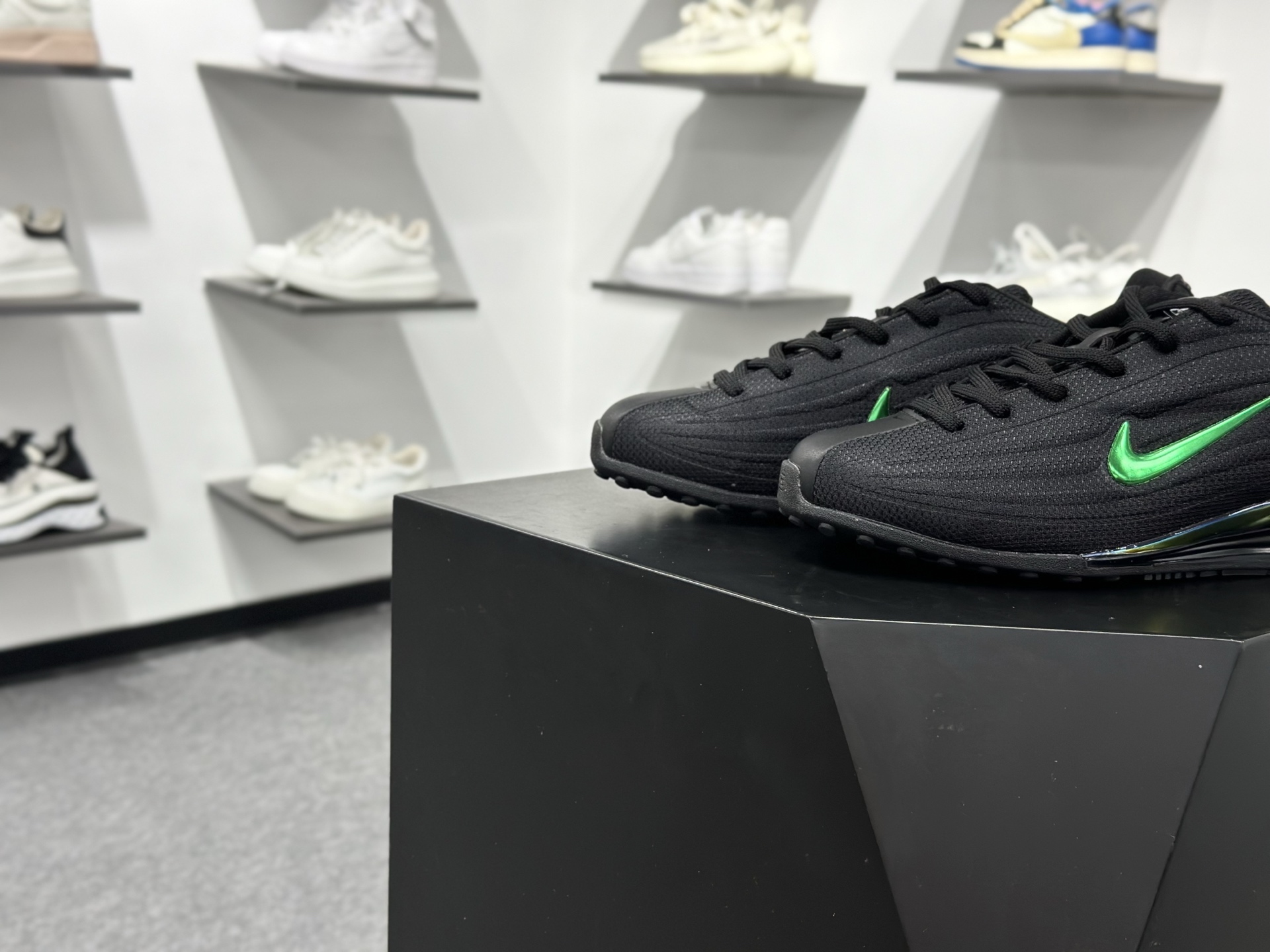 Nike Sh2 系列 最令人瞩目的便是它那标志性的气柱底设计 IM6051-001-Top High Quatity Cheap Sneakers Fashion Clothing Clothes Bags handbags Shoes of all Brand wholesale With The best Quality And Beautiful Price from China Factory Chinese suppliers wholesaler seller Nike Sh2 系列 最令人瞩目的便是它那标志性的气柱底设计 IM6051-001