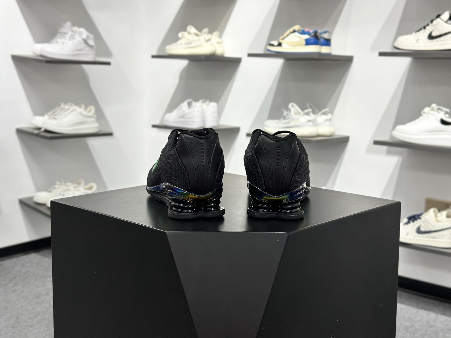Nike Sh2 系列 最令人瞩目的便是它那标志性的气柱底设计 IM6051-001-Top High Quatity Cheap Sneakers Fashion Clothing Clothes Bags handbags Shoes of all Brand wholesale With The best Quality And Beautiful Price from China Factory Chinese suppliers wholesaler seller Nike Sh2 系列 最令人瞩目的便是它那标志性的气柱底设计 IM6051-001