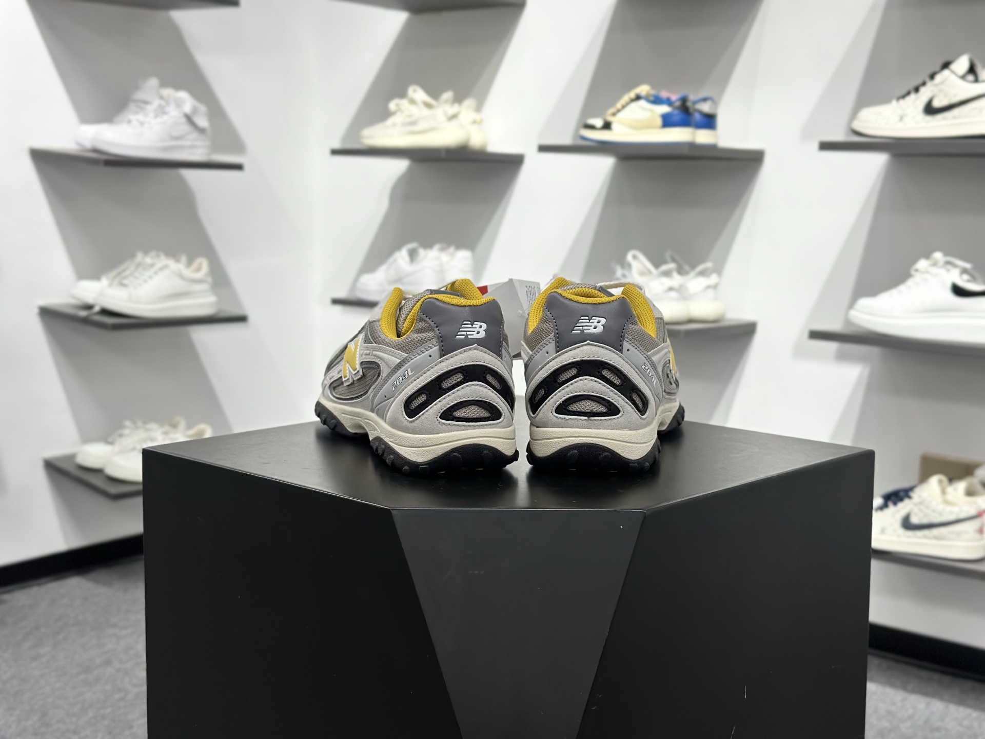 New Balance 204L系列 新百伦 薄底鞋 薄底皮质鞋带德训系 减震耐磨包裹性支撑轻便 低帮 生活休闲鞋 U204LNPB-莆田鞋,莆田鞋货源,高仿鞋,高仿鞋货源,安福档口,莆田高仿鞋,莆田鞋批发,高仿鞋批发,莆田高仿运动鞋,高仿运动鞋,莆田运动鞋 New Balance 204L系列 新百伦 薄底鞋 薄底皮质鞋带德训系 减震耐磨包裹性支撑轻便 低帮 生活休闲鞋 U204LNPB