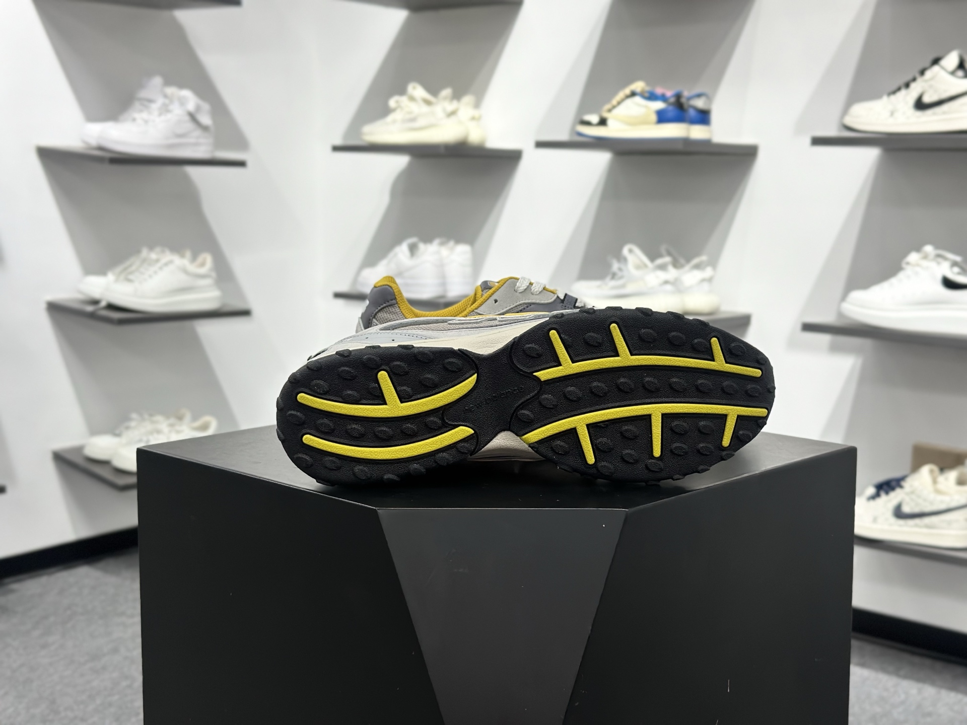 New Balance 204L系列 新百伦 薄底鞋 薄底皮质鞋带德训系 减震耐磨包裹性支撑轻便 低帮 生活休闲鞋 U204LNPB-莆田鞋,莆田鞋货源,高仿鞋,高仿鞋货源,安福档口,莆田高仿鞋,莆田鞋批发,高仿鞋批发,莆田高仿运动鞋,高仿运动鞋,莆田运动鞋 New Balance 204L系列 新百伦 薄底鞋 薄底皮质鞋带德训系 减震耐磨包裹性支撑轻便 低帮 生活休闲鞋 U204LNPB