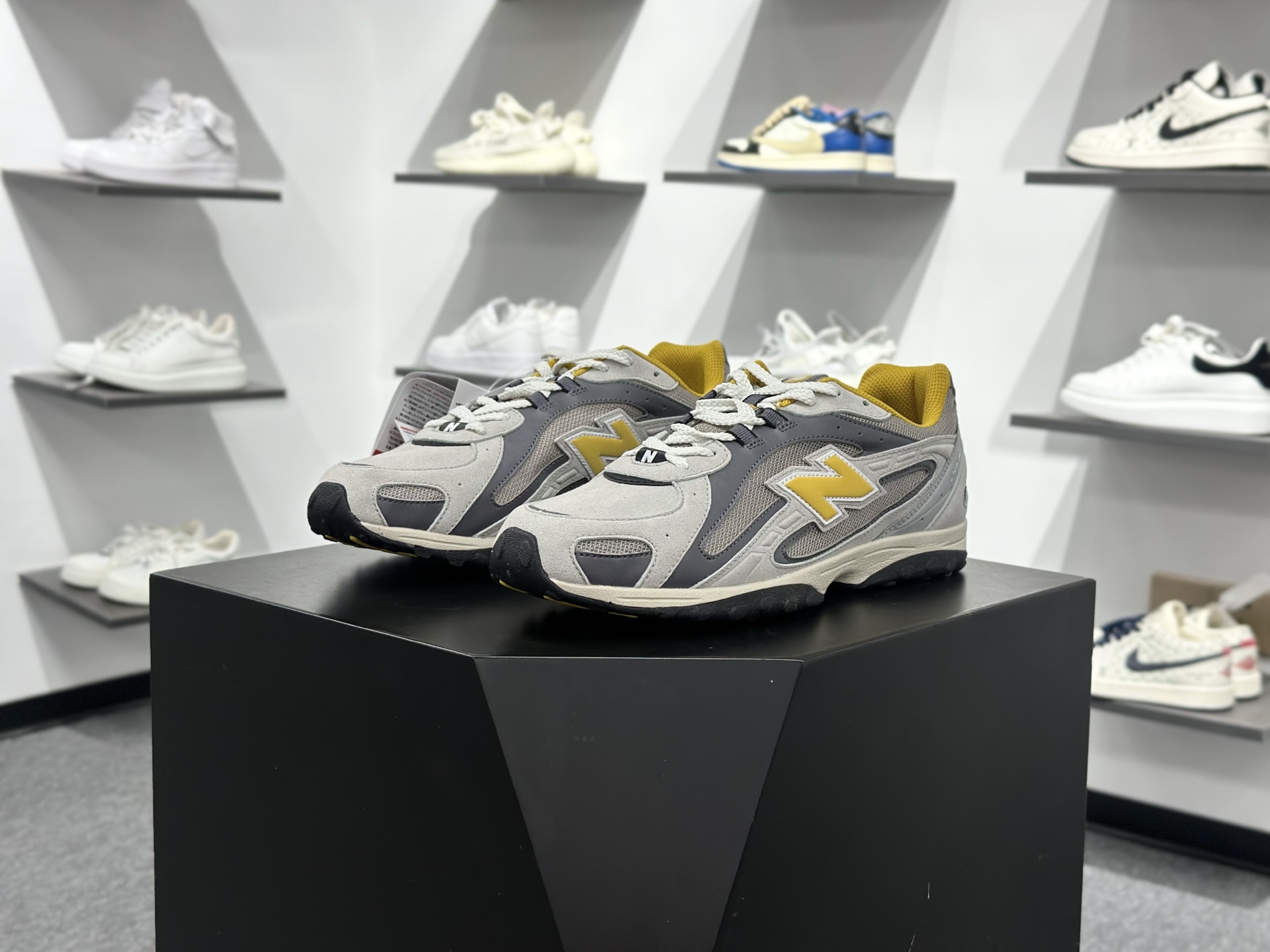 New Balance 204L系列 新百伦 薄底鞋 薄底皮质鞋带德训系 减震耐磨包裹性支撑轻便 低帮 生活休闲鞋 U204LNPB New Balance 204L系列 新百伦 薄底鞋 薄底皮质鞋带德训系 减震耐磨包裹性支撑轻便 低帮 生活休闲鞋 U204LNPB