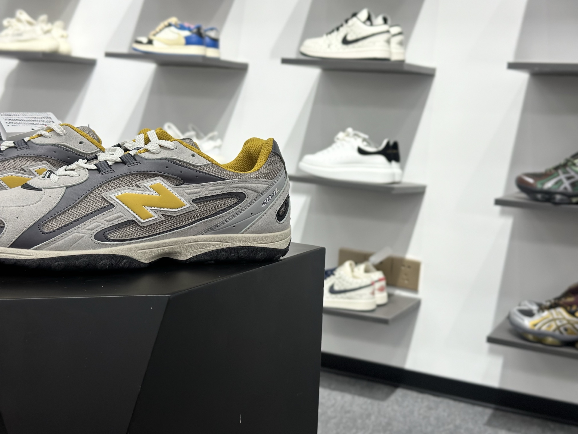 New Balance 204L系列 新百伦 薄底鞋 薄底皮质鞋带德训系 减震耐磨包裹性支撑轻便 低帮 生活休闲鞋 U204LNPB-莆田鞋,莆田鞋货源,高仿鞋,高仿鞋货源,安福档口,莆田高仿鞋,莆田鞋批发,高仿鞋批发,莆田高仿运动鞋,高仿运动鞋,莆田运动鞋 New Balance 204L系列 新百伦 薄底鞋 薄底皮质鞋带德训系 减震耐磨包裹性支撑轻便 低帮 生活休闲鞋 U204LNPB